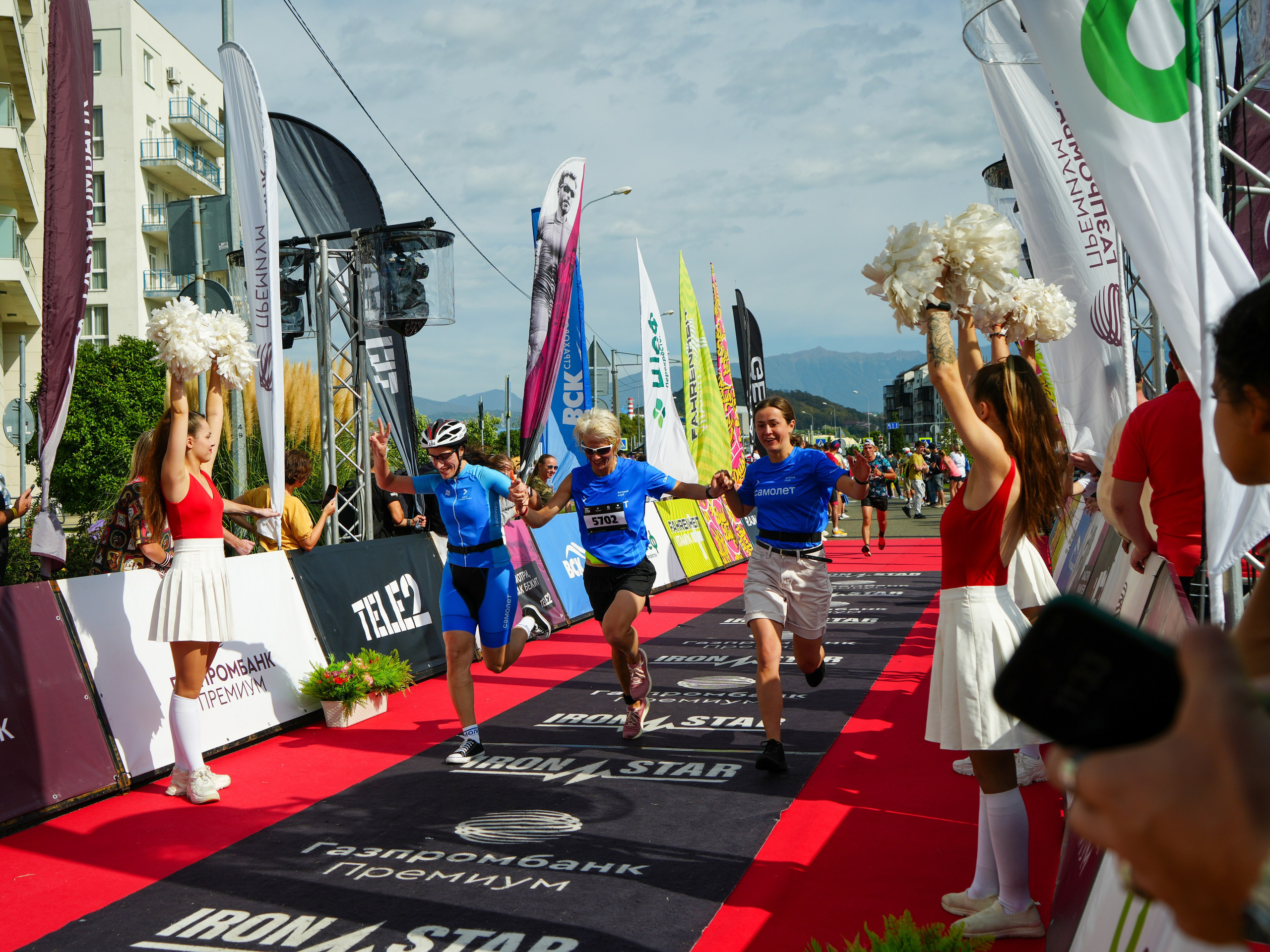 Фотоотчет партнерской интеграции для компании TELE2 на фестивале Ironstar. Репортажный фотограф в Красной Поляне и Сочи Павлюченко Екатерина