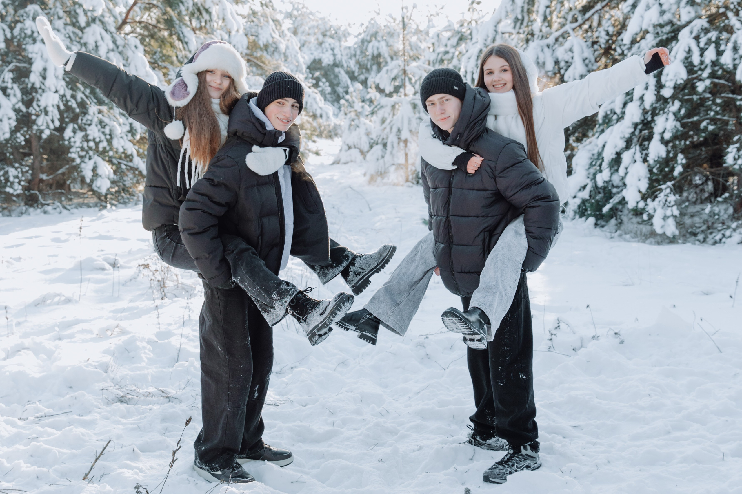 Школьные альбомы в Чернянке. Фотограф Максим Никонов