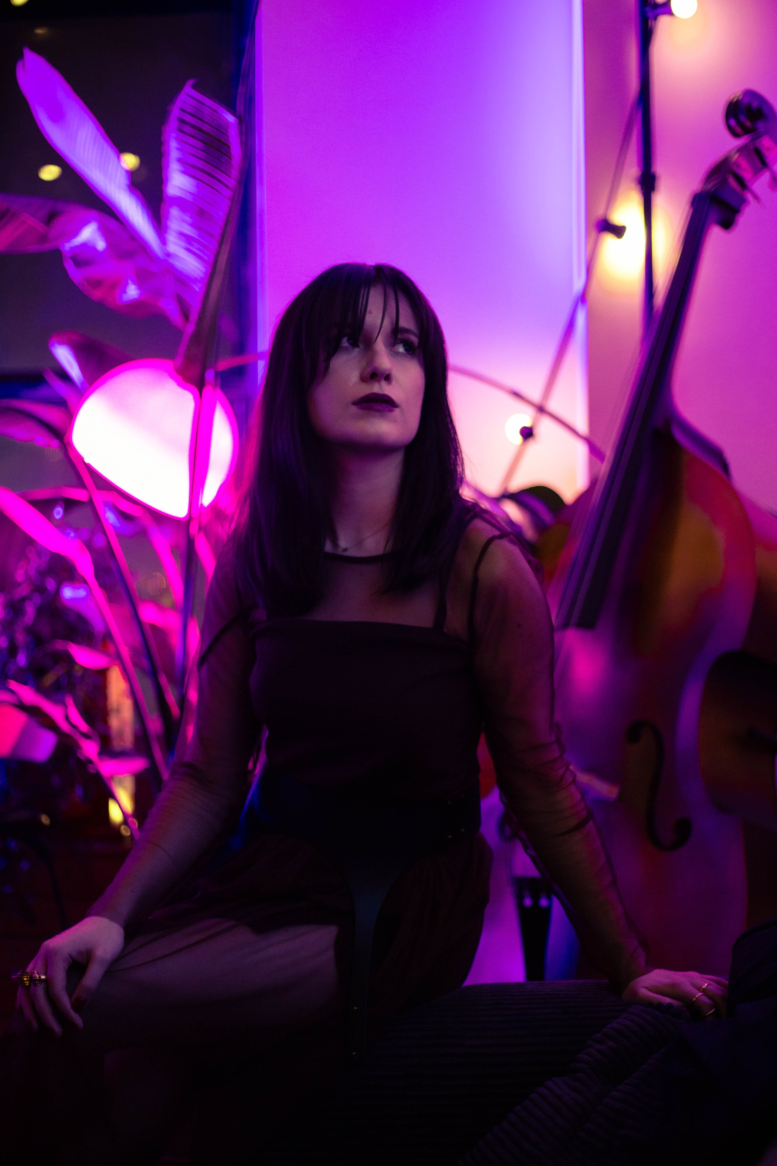 МЕНЯ ПОВСЮДУ ОКРУЖАЕШЬ ТЫ