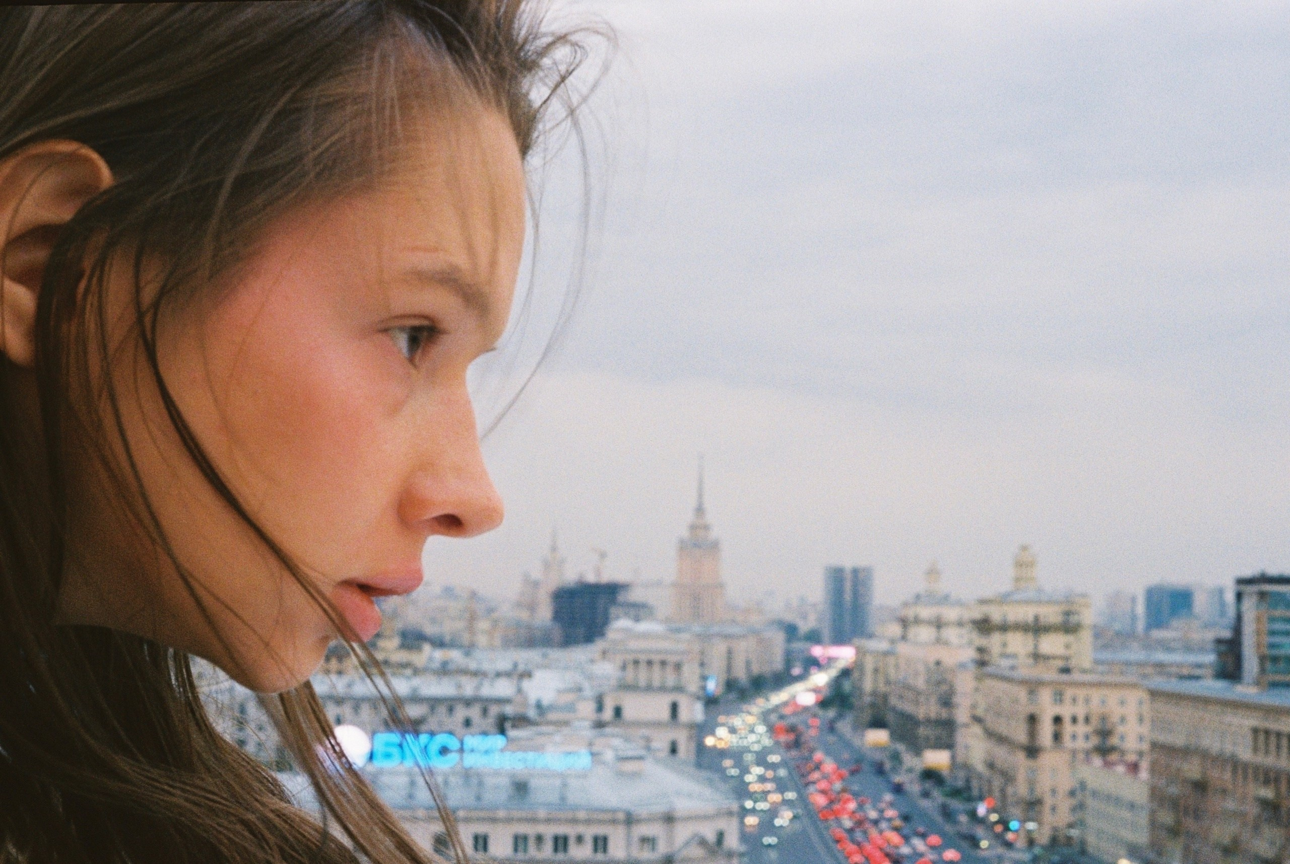 Город. Фотограф Максим К. Интимный портрет и вечерние прогулки по Москве на плёнку