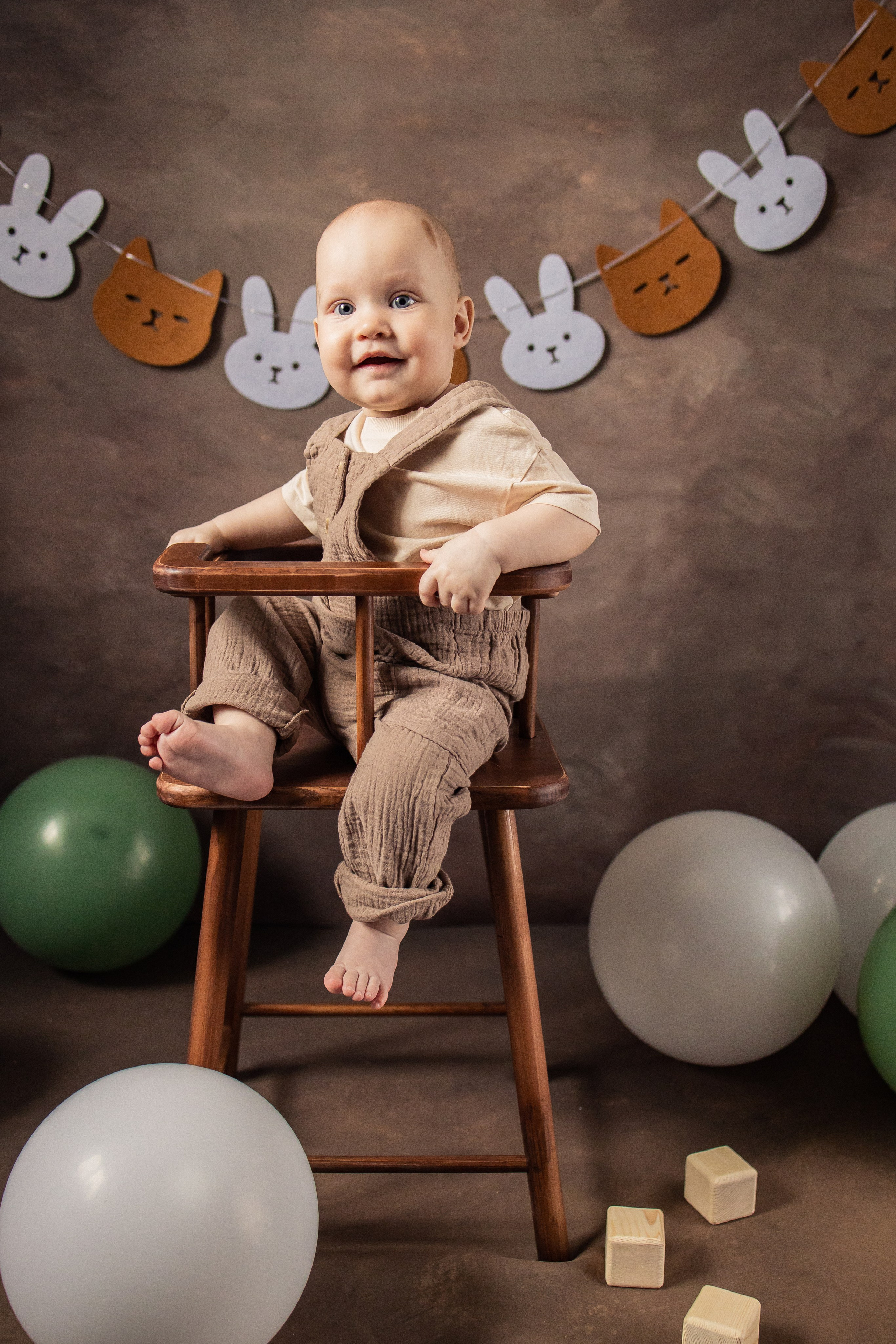Мишка в стульчике. Детский и семейный фотограф в Пушкино, Мытищи, Москва Сергеева Светлана