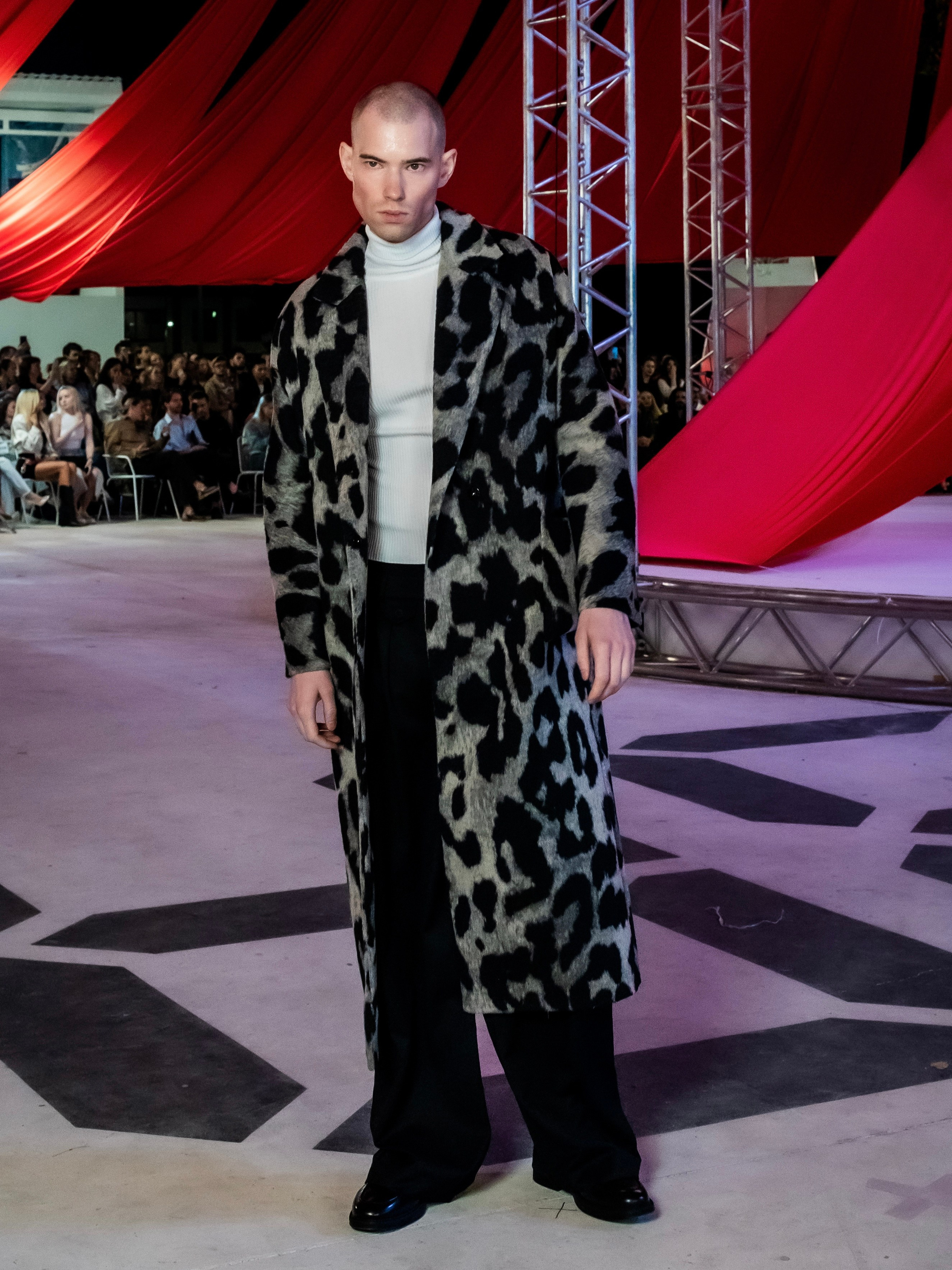 Показ Яндекс-маркет 04.09.2024. Фотосессии и репортаж — Фотограф в Москве — Рина Серёгина