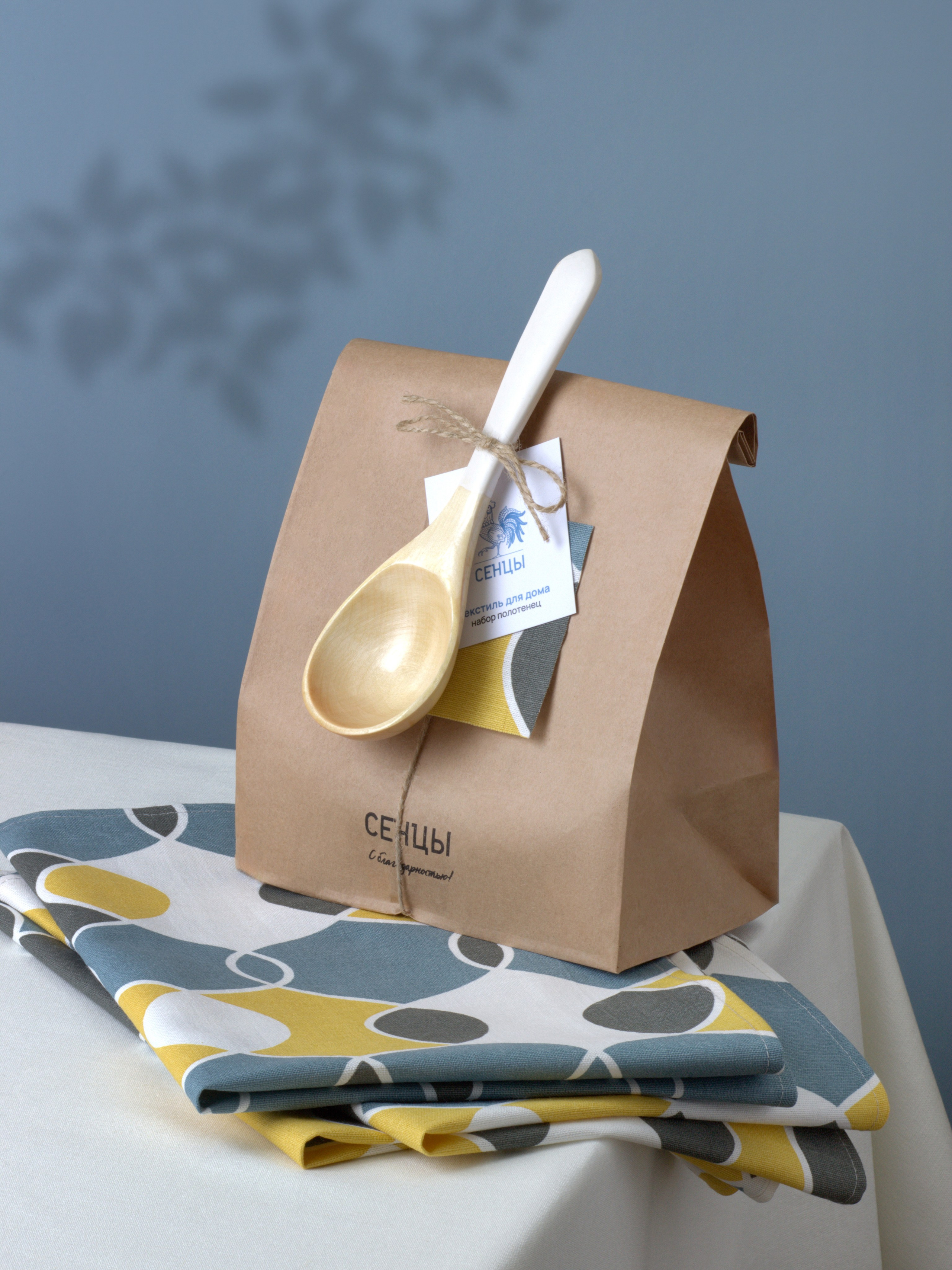 Полотенца в подарок. Деревянная ложка