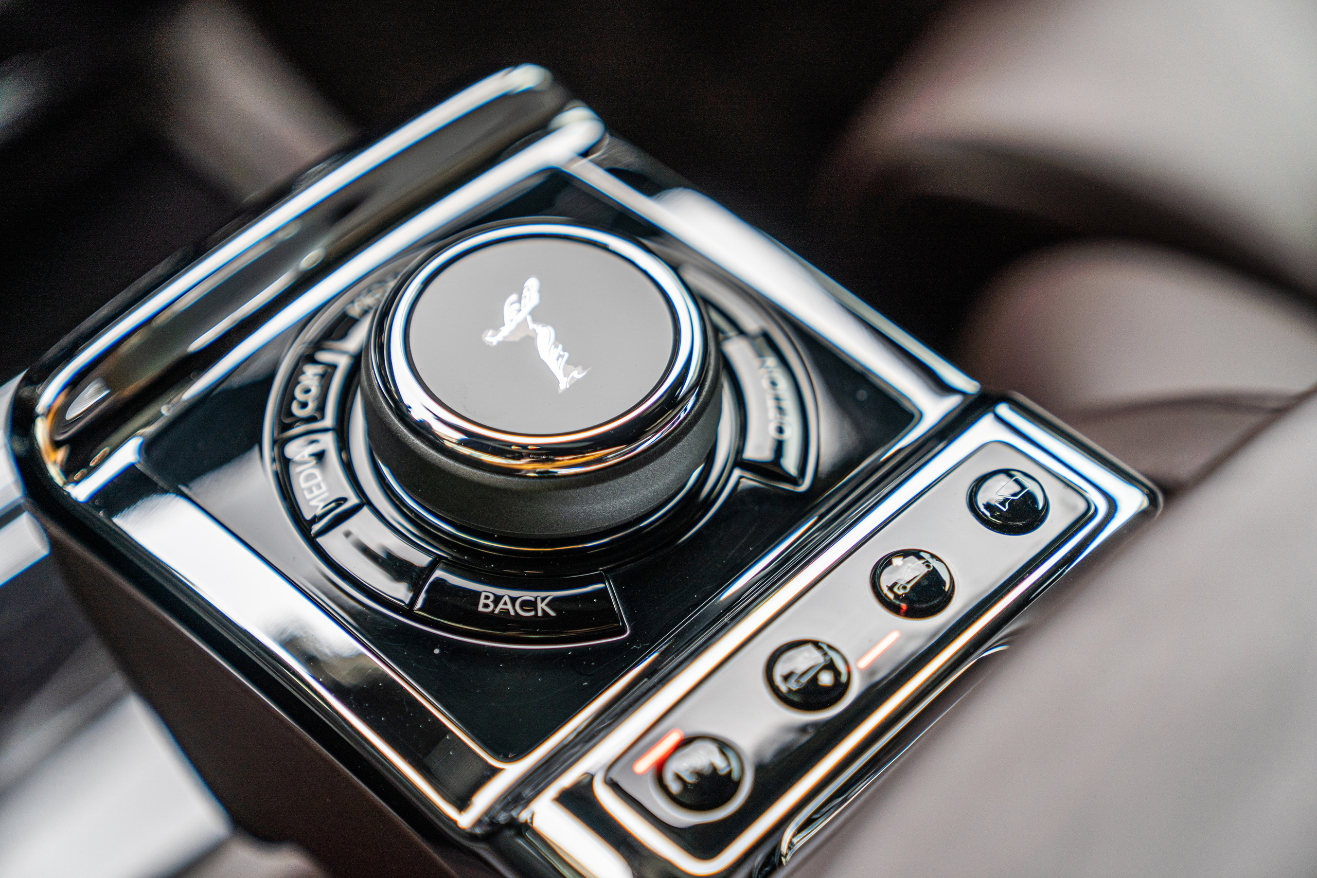 Rolls-Royce Phantom VIII [SWISSTOUCH]