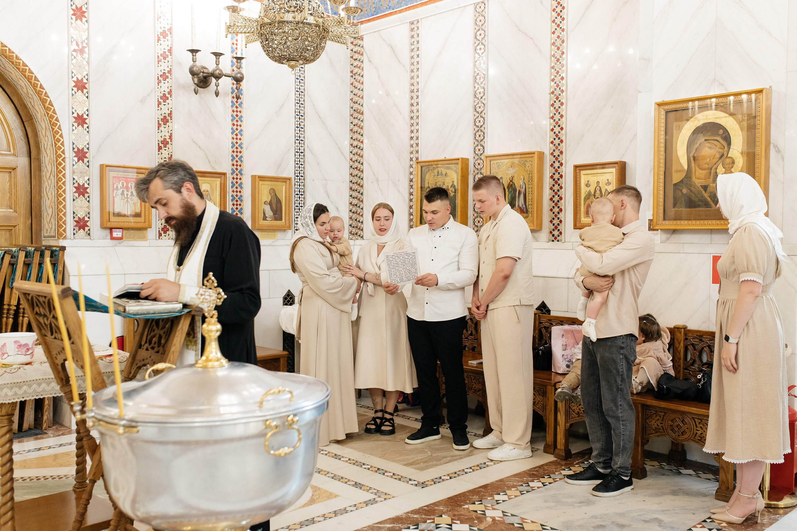 Крещение близнецов.Храм Покрова Пресвятой Богородицы в Ясеневе. Артеменкова Анна Фотограф