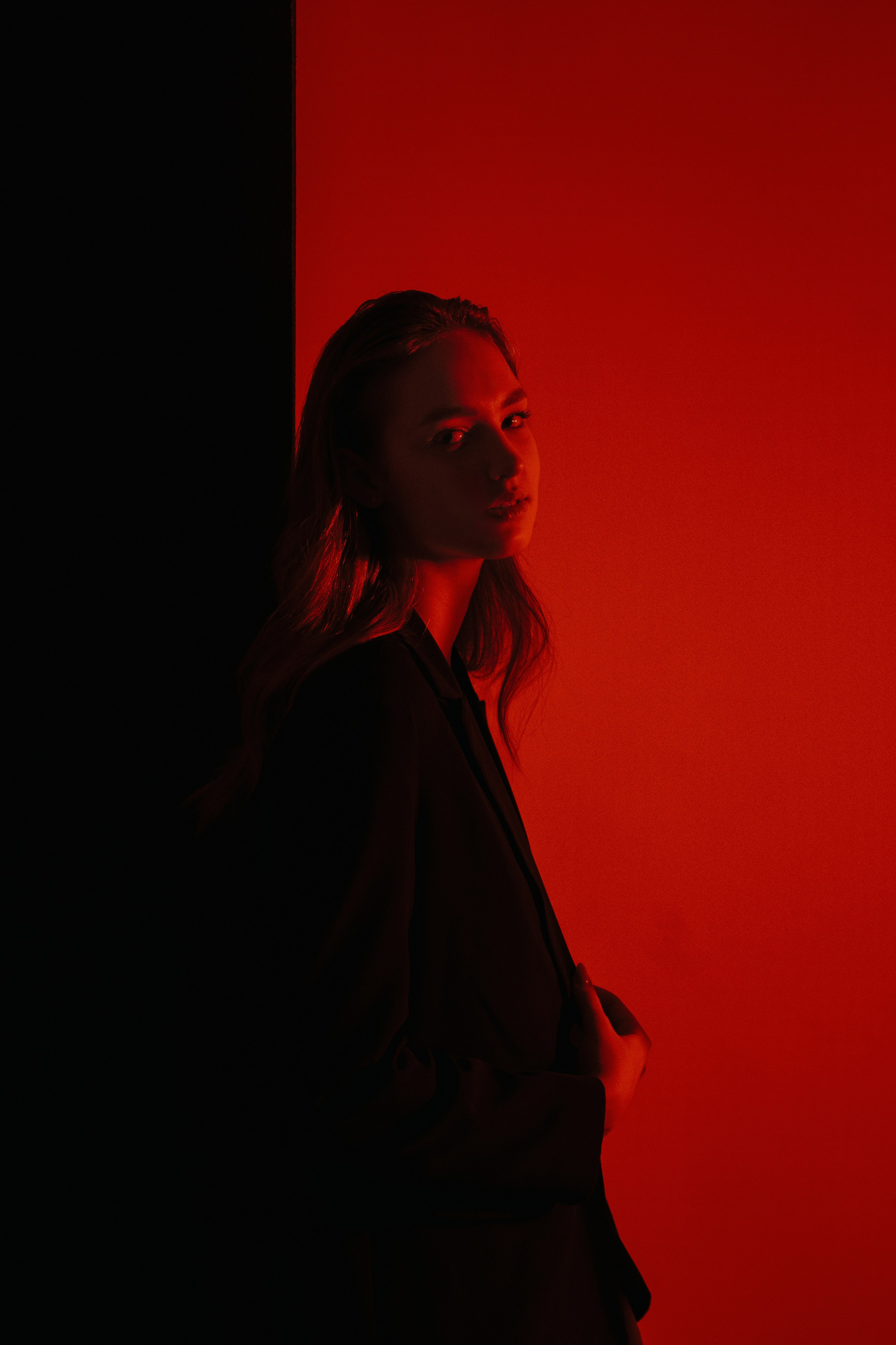 Вика в красном. Паша Страхов — фотограф