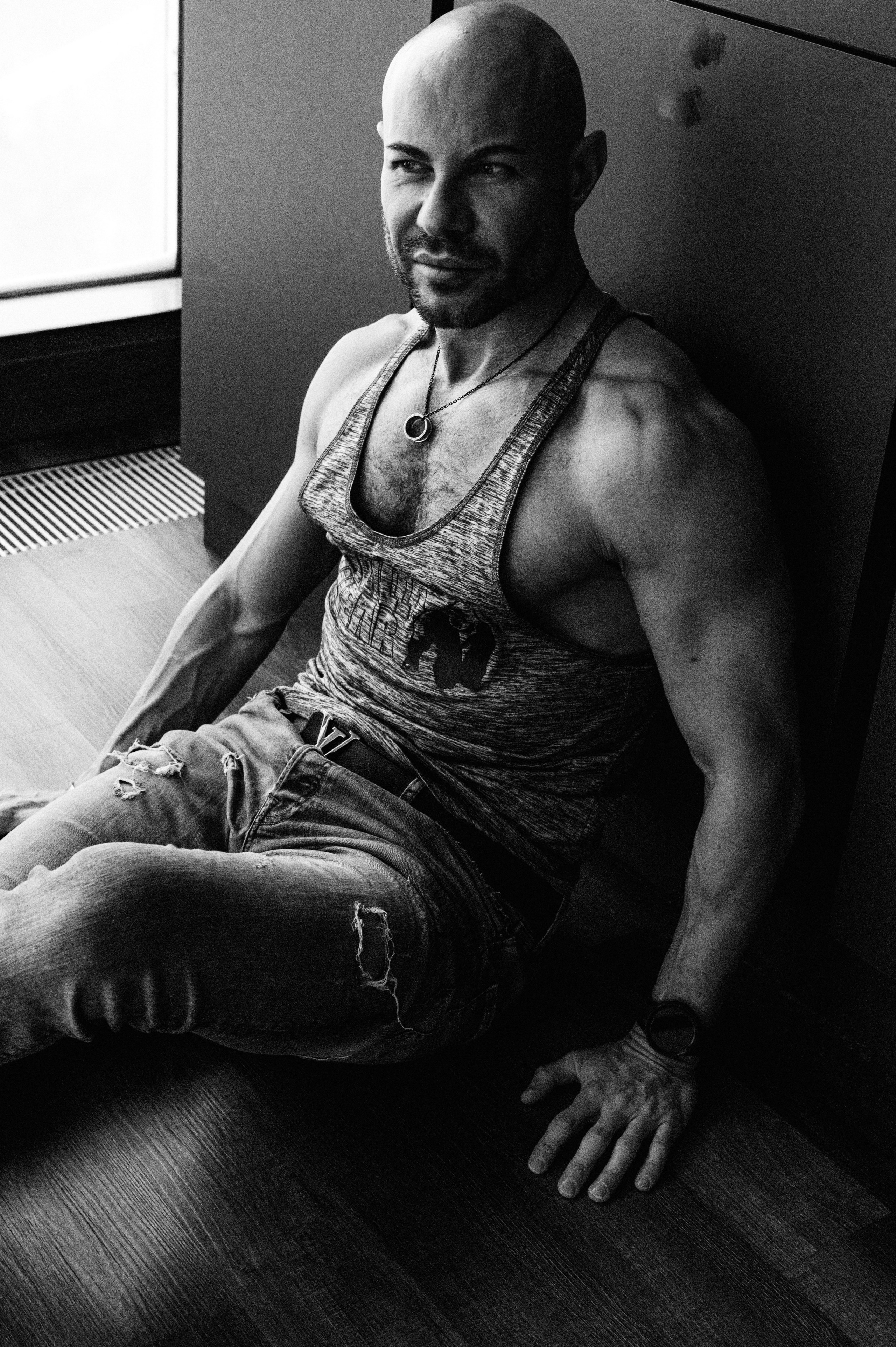 Матвей. Профессиональный фотограф беременности в СПБ. Стильные фотосессии беременности в стиле минимализм и классическая фотография