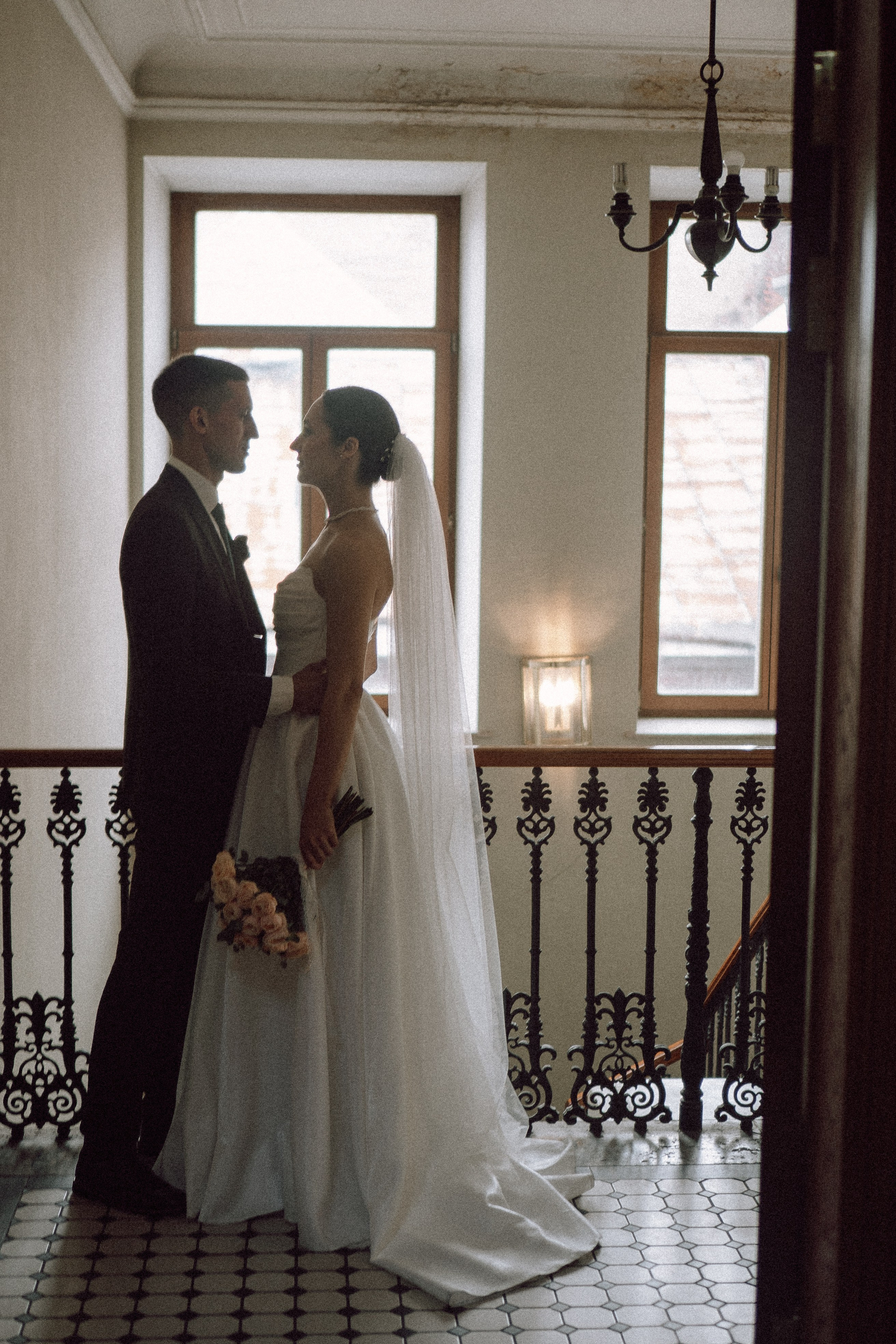 СВАДЕБНАЯ ПРОГУЛКА В САНТК-ПЕТЕРБУРГЕ (ИСАКИЕВСКИЙ СОБОР, ЗИМНЯЯ КАНАВКА, ЭРМИТАЖ И БОЛЬШАЯ МОРСКАЯ УЛИЦА). Профессиональный фотограф, Санкт-Петербург — Виктория Богомолова