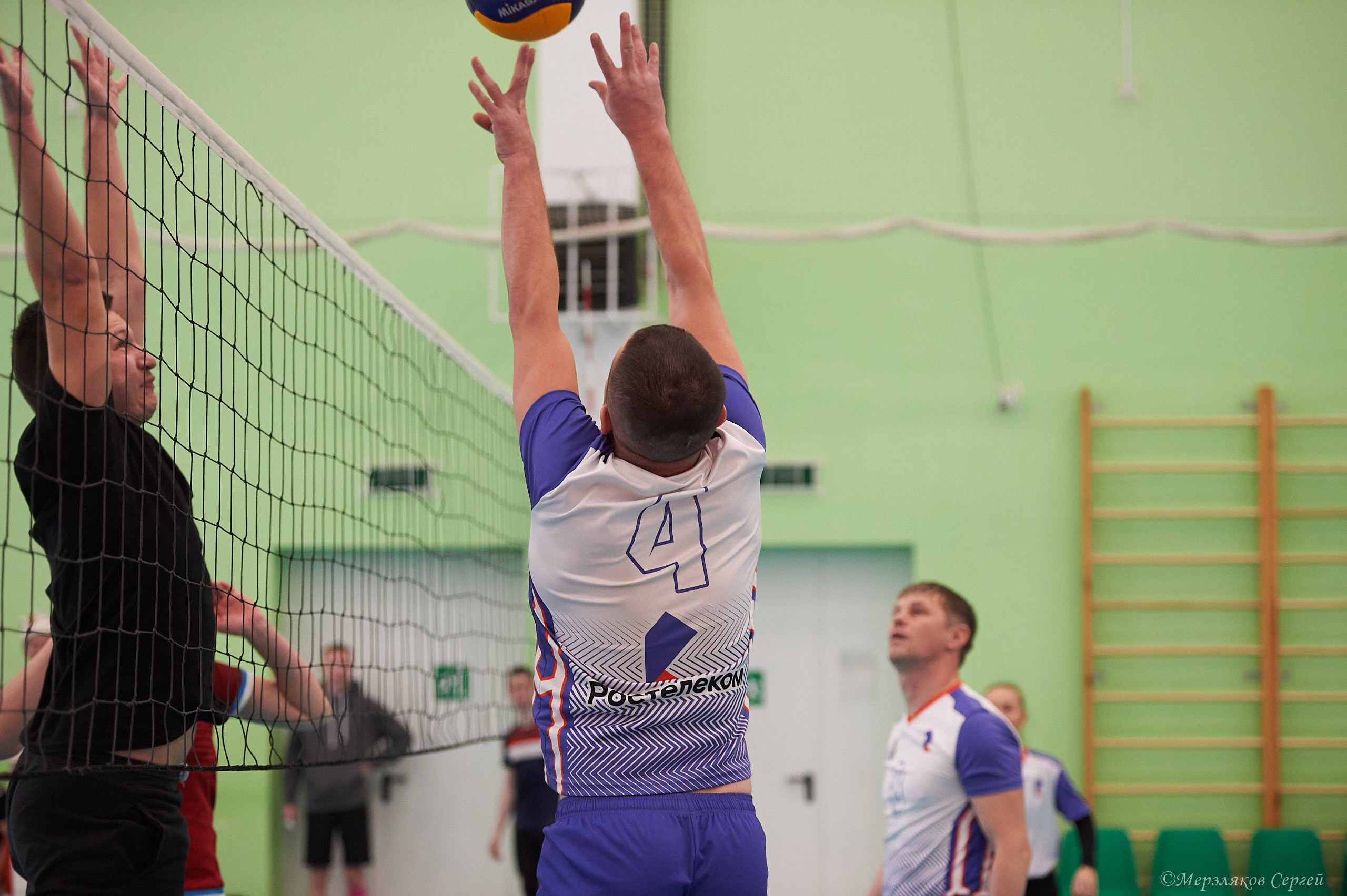 Новогодний волейбольный турнир. Ижевск. 16.12.23. Спортивный репортажный фотограф в Ижевске Сергей Мерзляков