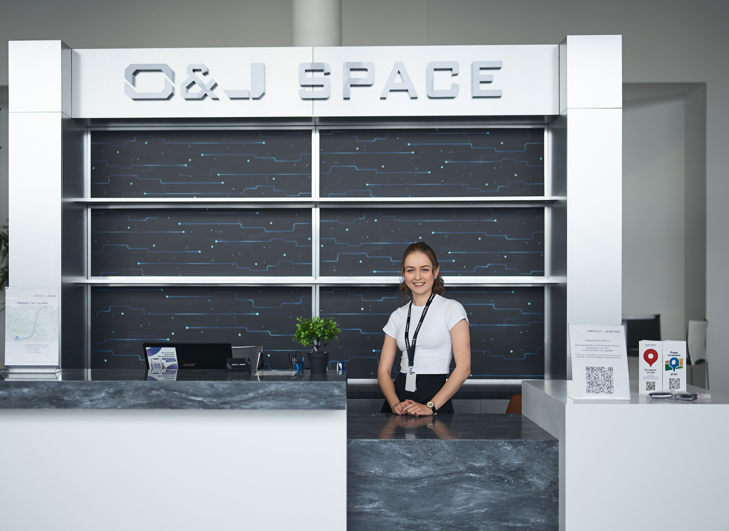 Автосалон «Боравто». Фотограф Олег Сотник