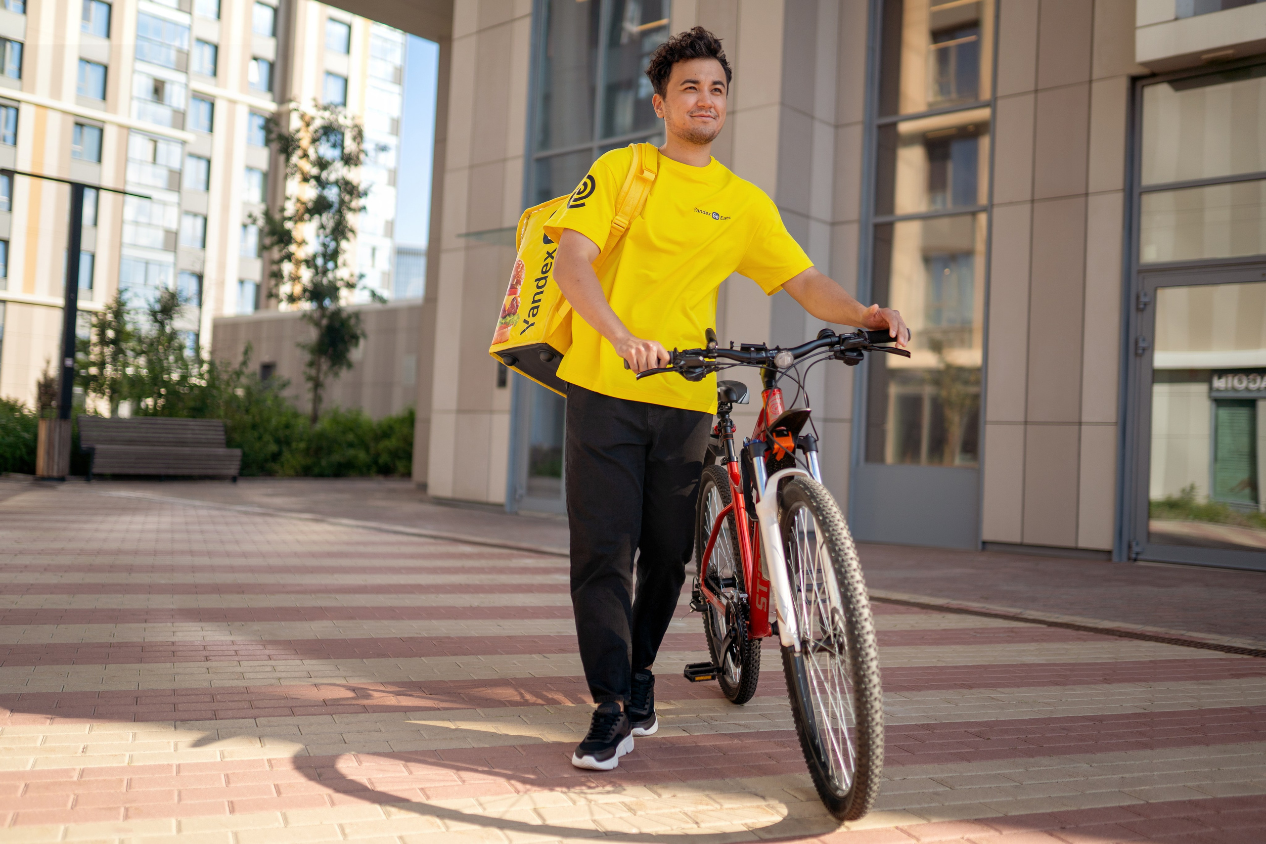 Yandex Eats. Евгений Бреча. Коммерческий и бэкстейдж фотограф в Москве