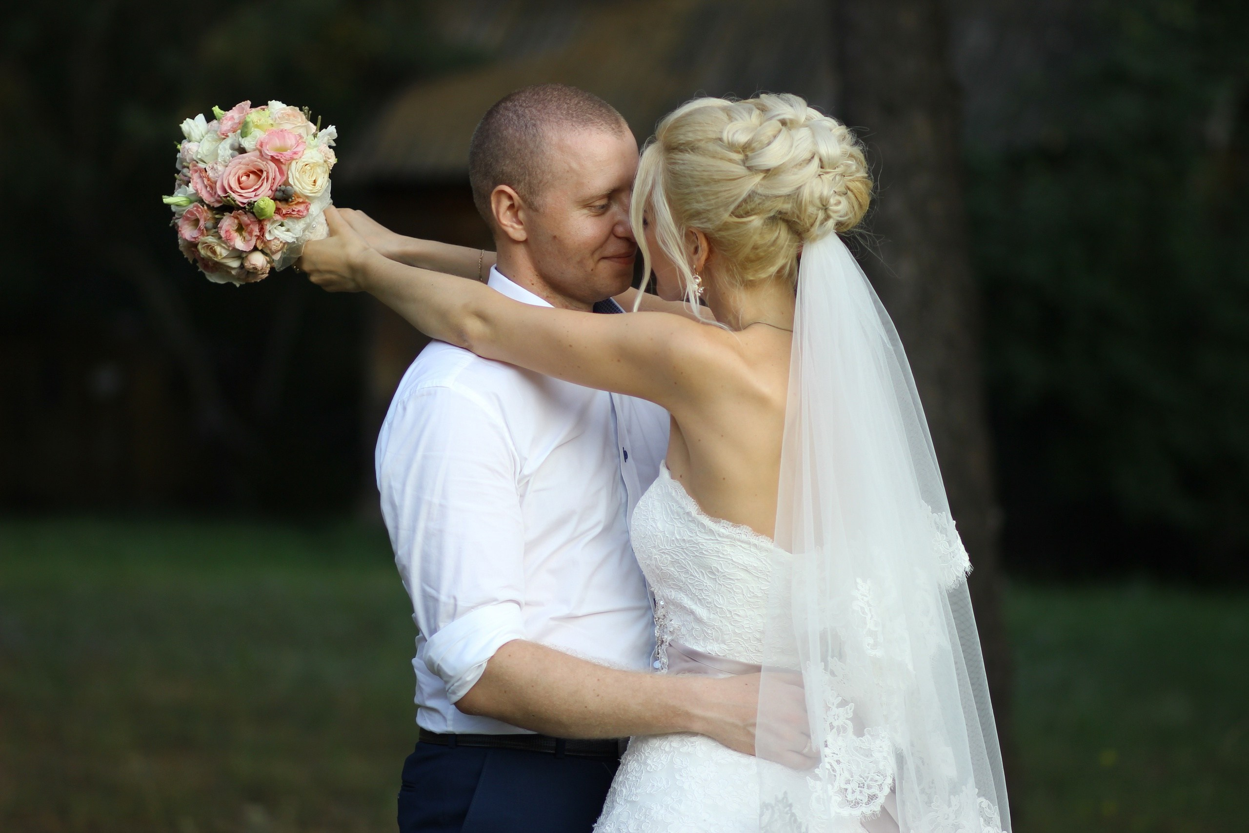 Свадебная фотосессия на природе в Самаре. Свадебный фотограф в Самаре | в Сочи