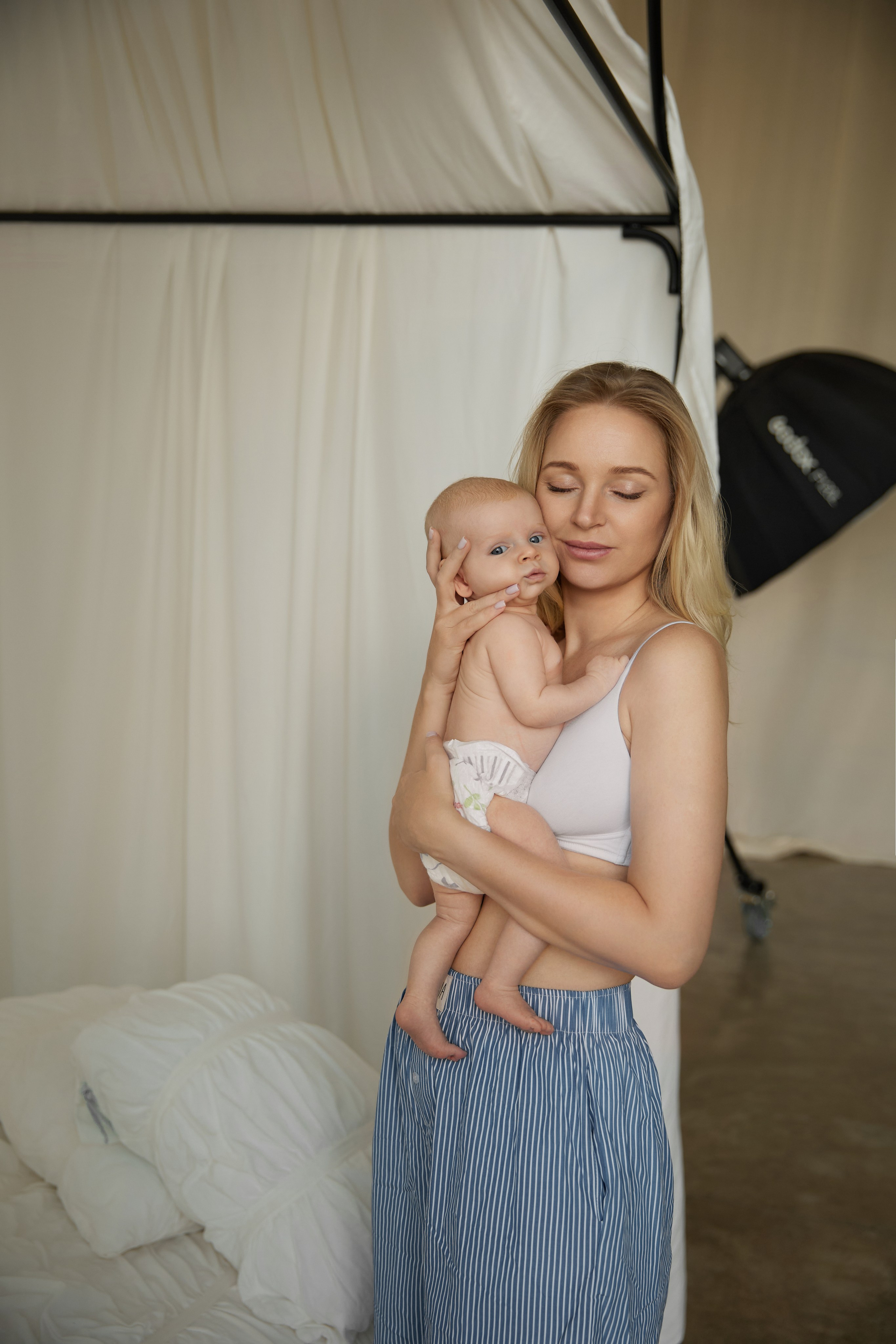 Мария с малышкой. Фотограф женского портрета, беременности и материнства Харькова Елена