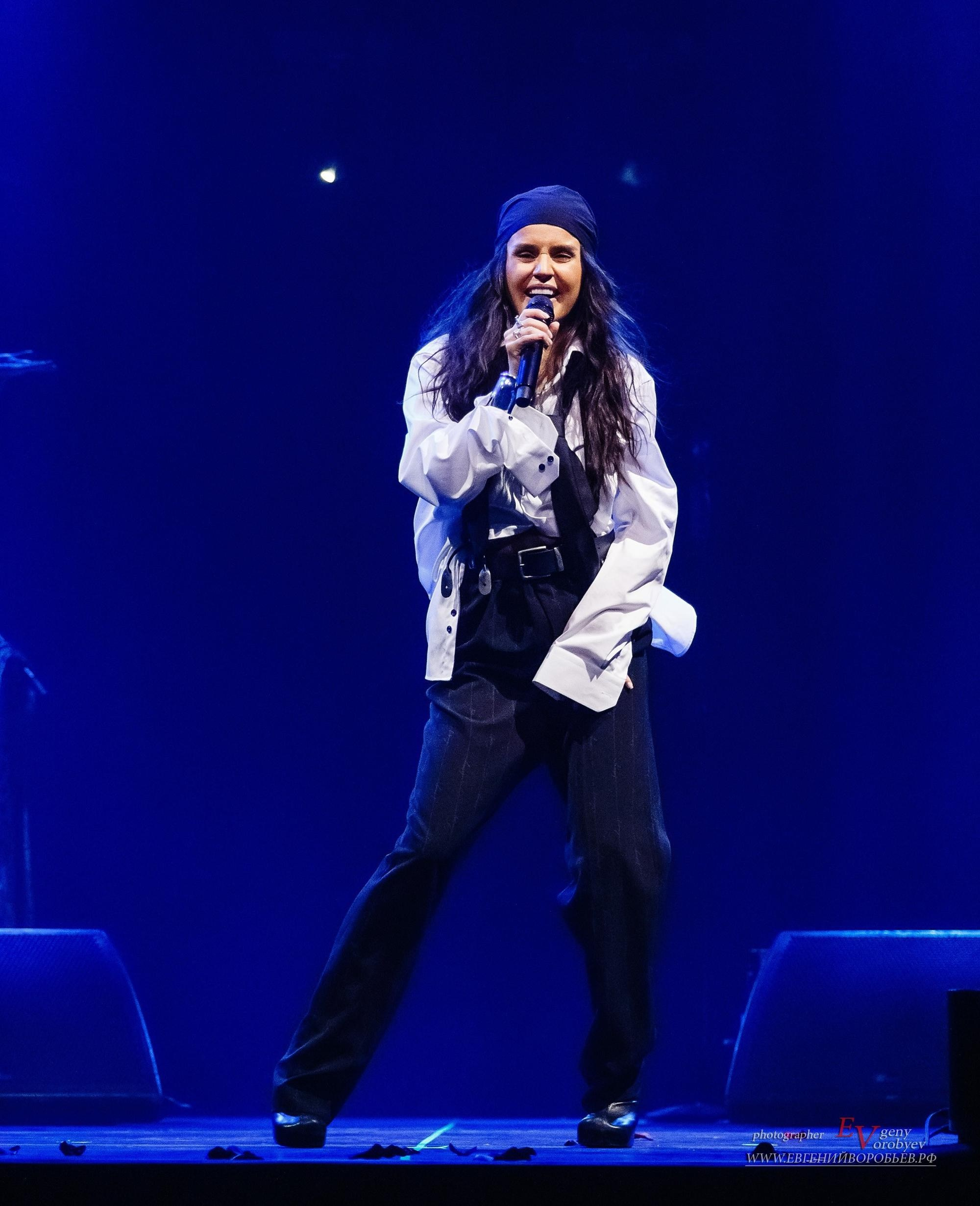 Концерт певицы зиверт в Красноярске фото репортаж артистка шоу фоторепортаж репортажный фотограф фотосъёмка заказать цена стоимость пример