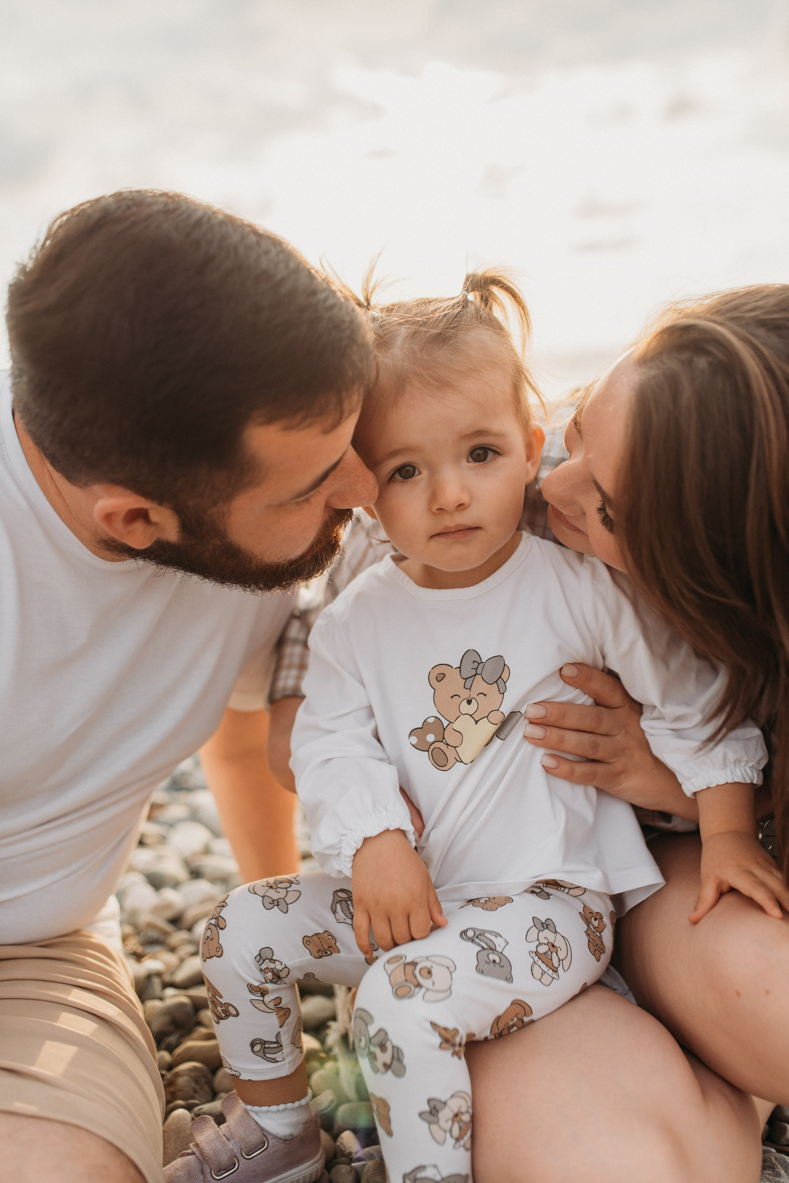 Семейная фотосессия на море на пляже в Сочи и Сириусе. Фотограф в Сочи — Маргарита Поганова