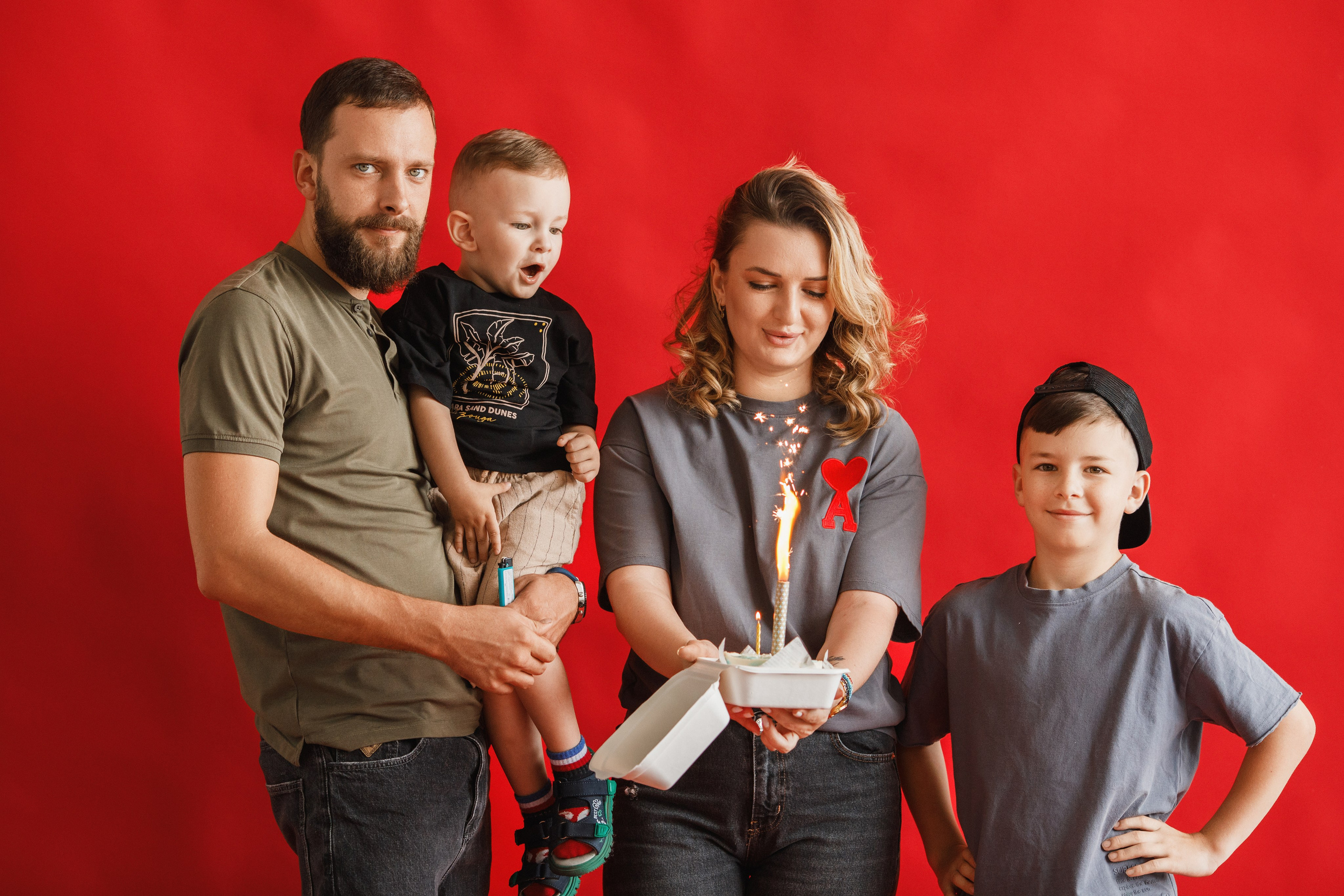 Семейная фотосессия с бенто-тортом. Фотограф во Владикавказе Юрий Геворгизов