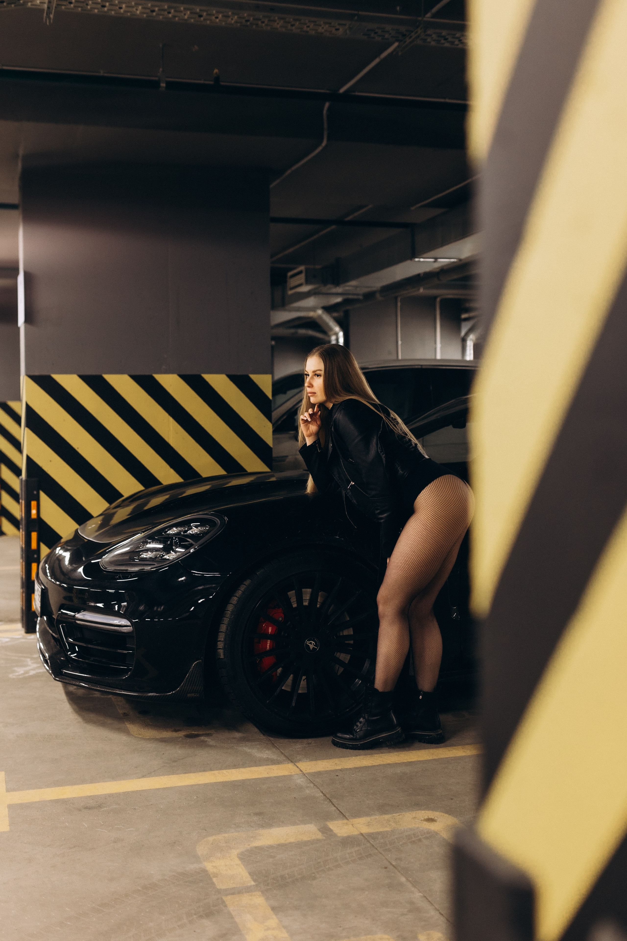 Наташа и парковка. Фотограф Артем Бросов в Санкт-Петербурге и Дубае