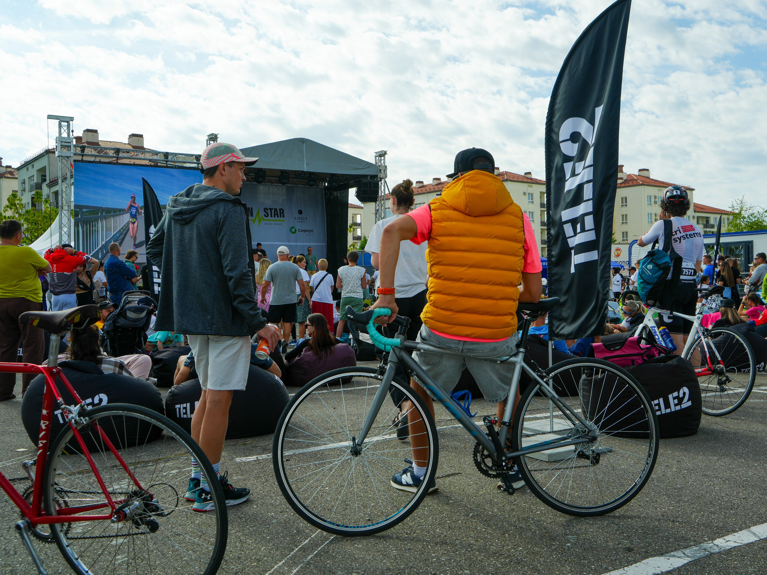 Фотоотчет партнерской интеграции для компании TELE2 на фестивале Ironstar. Репортажный фотограф в Красной Поляне и Сочи Павлюченко Екатерина