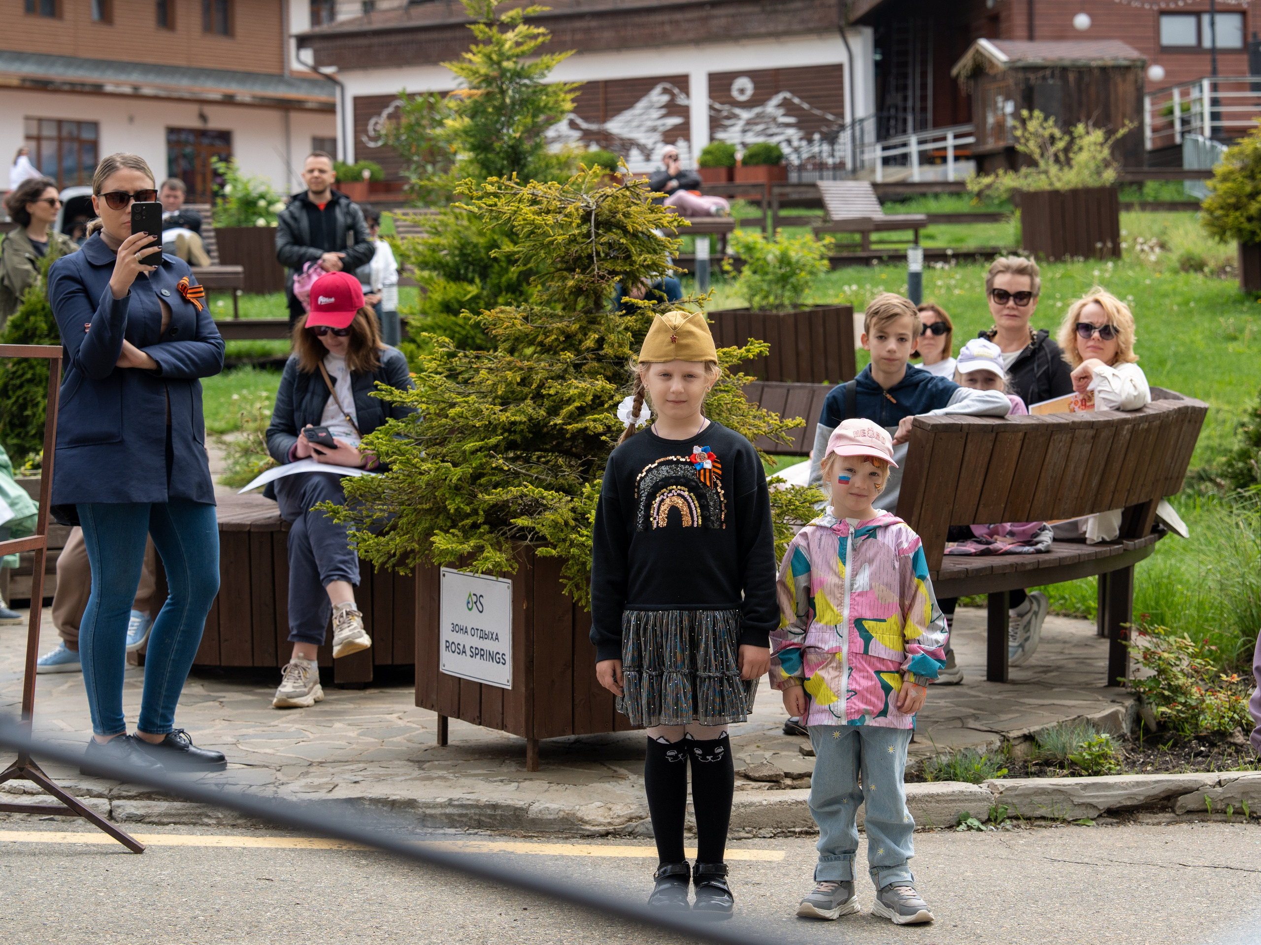 Шествие бессмертного полка 9 мая 2024 Rosa Springs. Репортажный фотограф в Красной Поляне и Сочи Павлюченко Екатерина