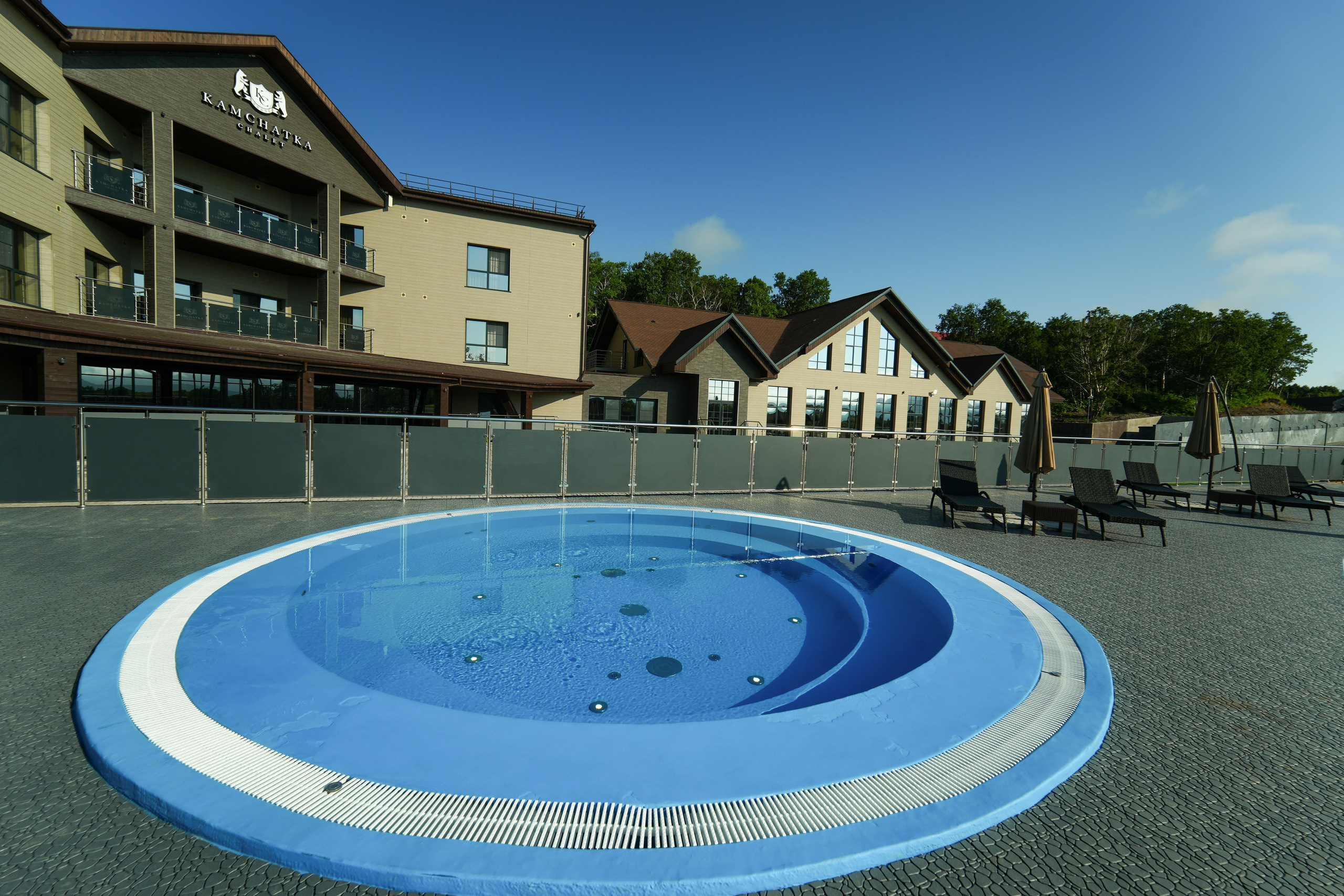 Экстерьер Kamchatka Chalet. Репортажный фотограф в Красной Поляне и Сочи Павлюченко Екатерина