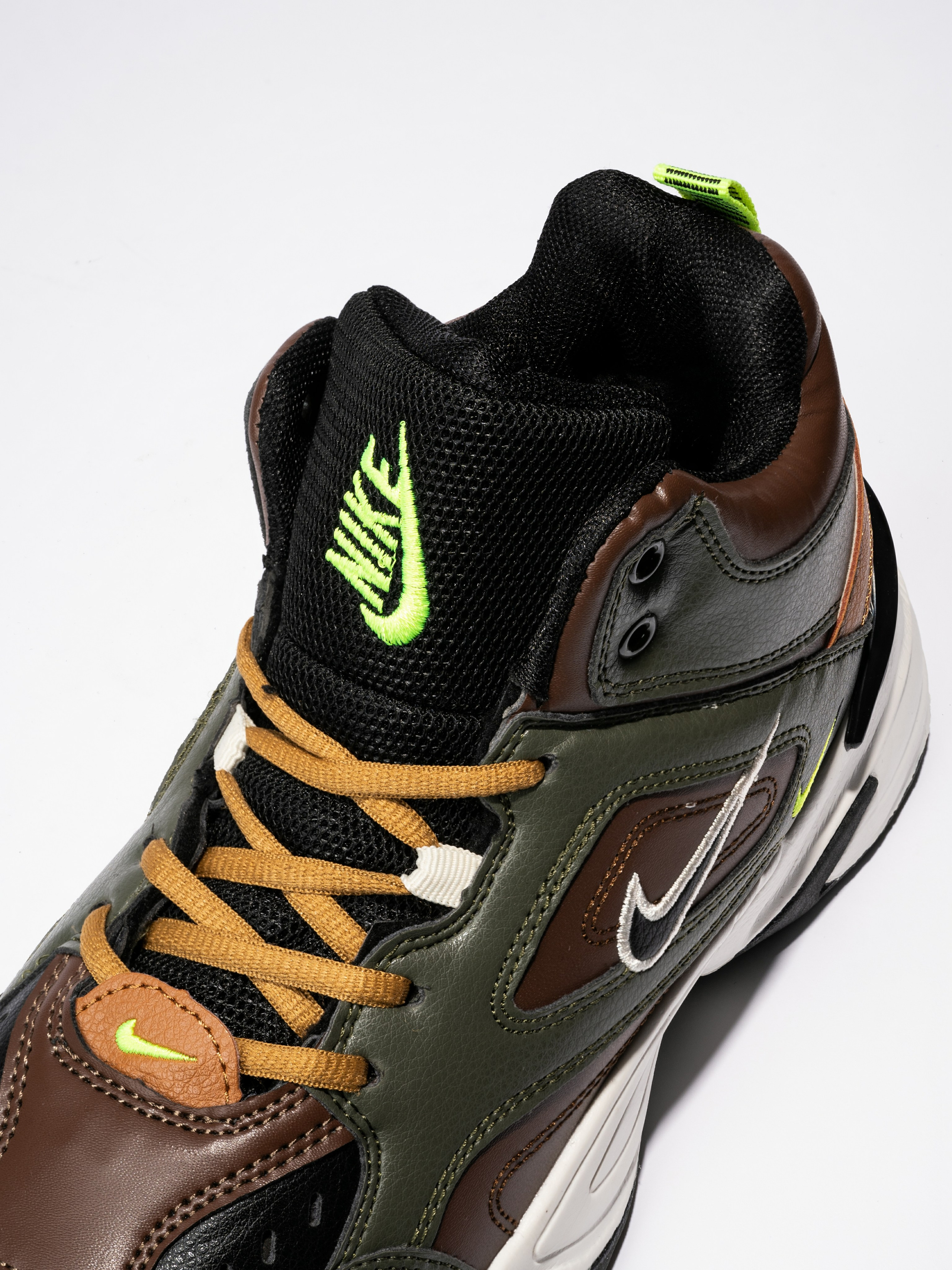 2023.10.24 — Фото кроссовок. Студия рекламной и предметной съемки товаров WELKO Studio