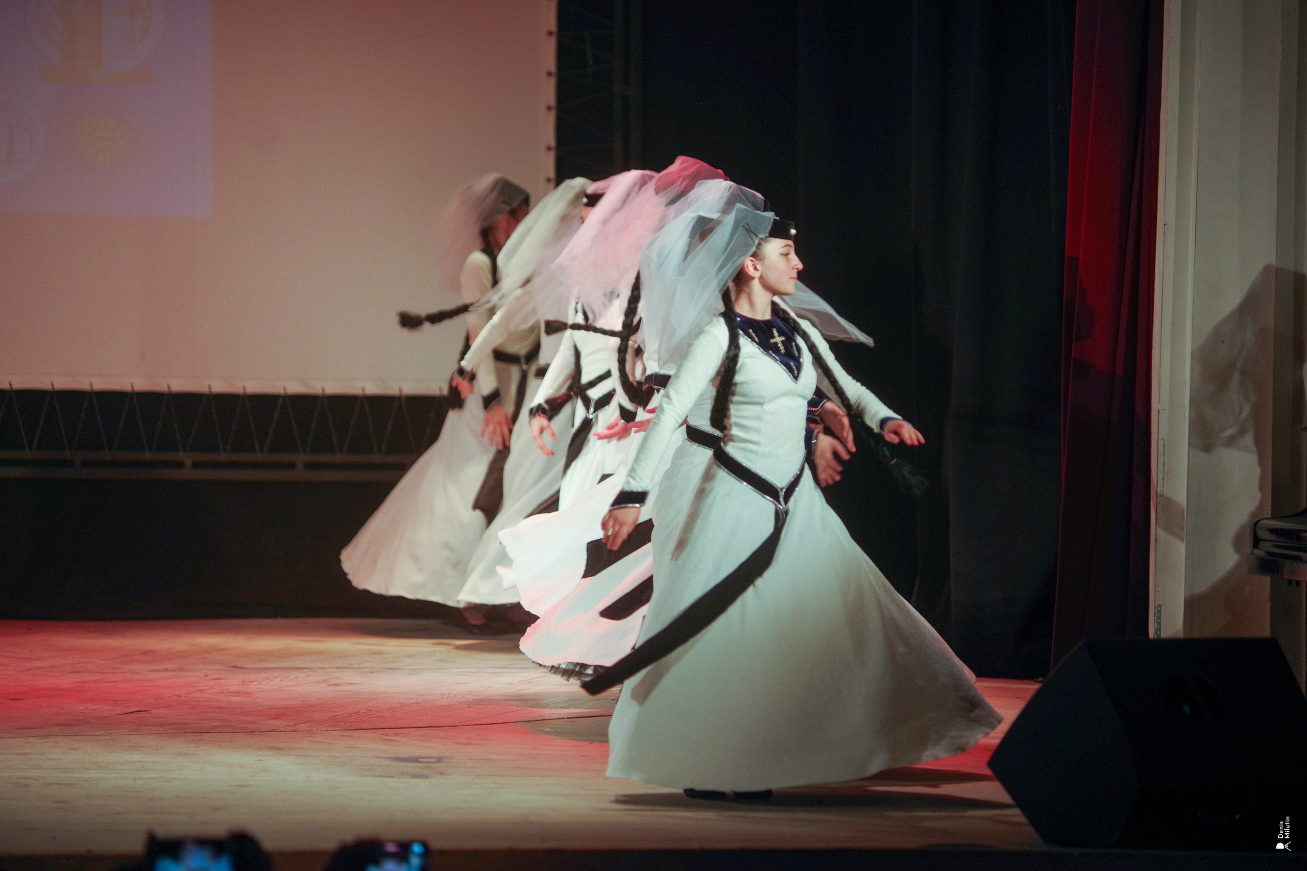 Танцы в прекрасном Они. Портретный фотограф Денис Милютин