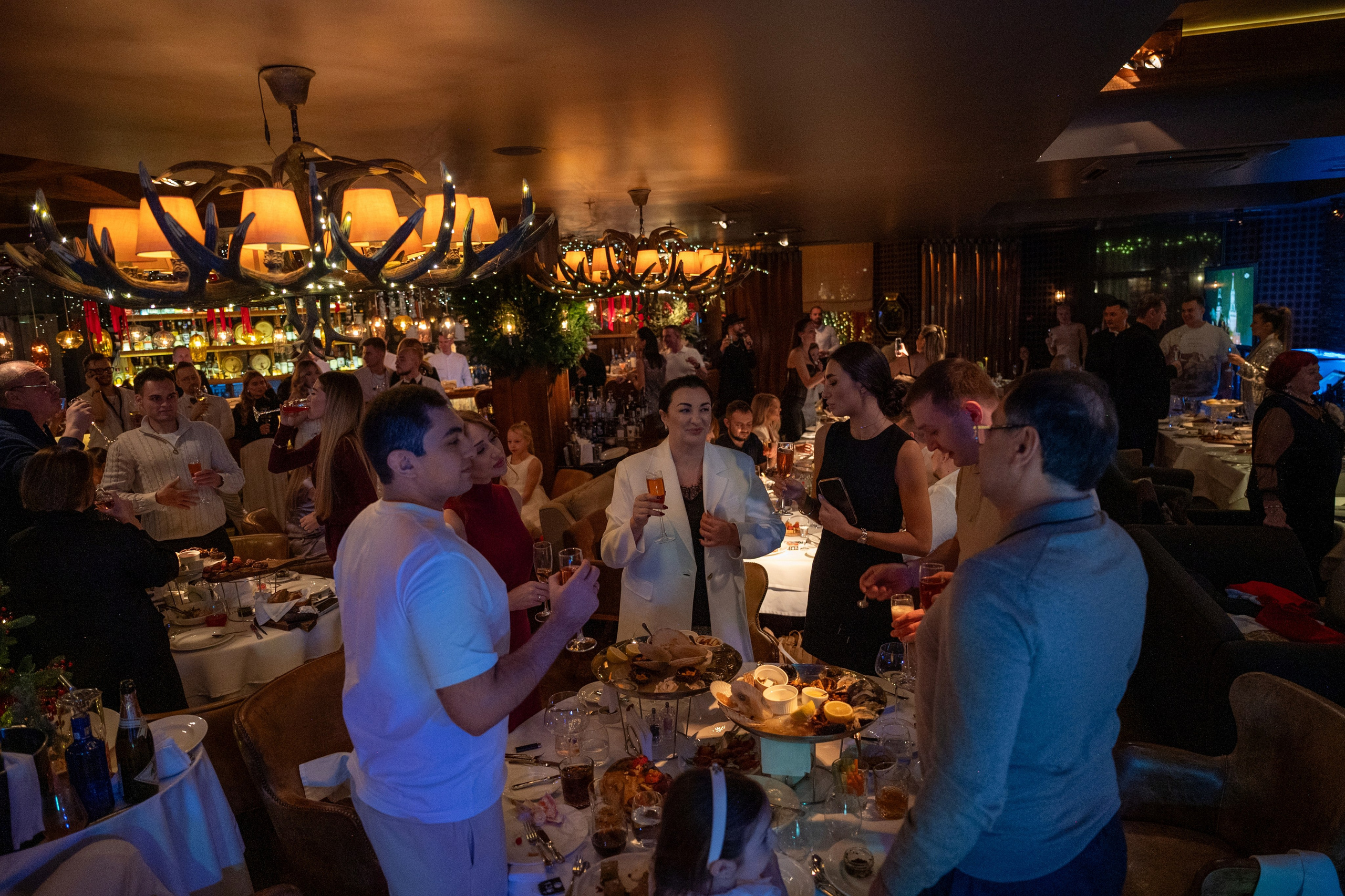 Новый год 2025 в ресторане Red Fox. Репортажный фотограф в Красной Поляне и Сочи Павлюченко Екатерина