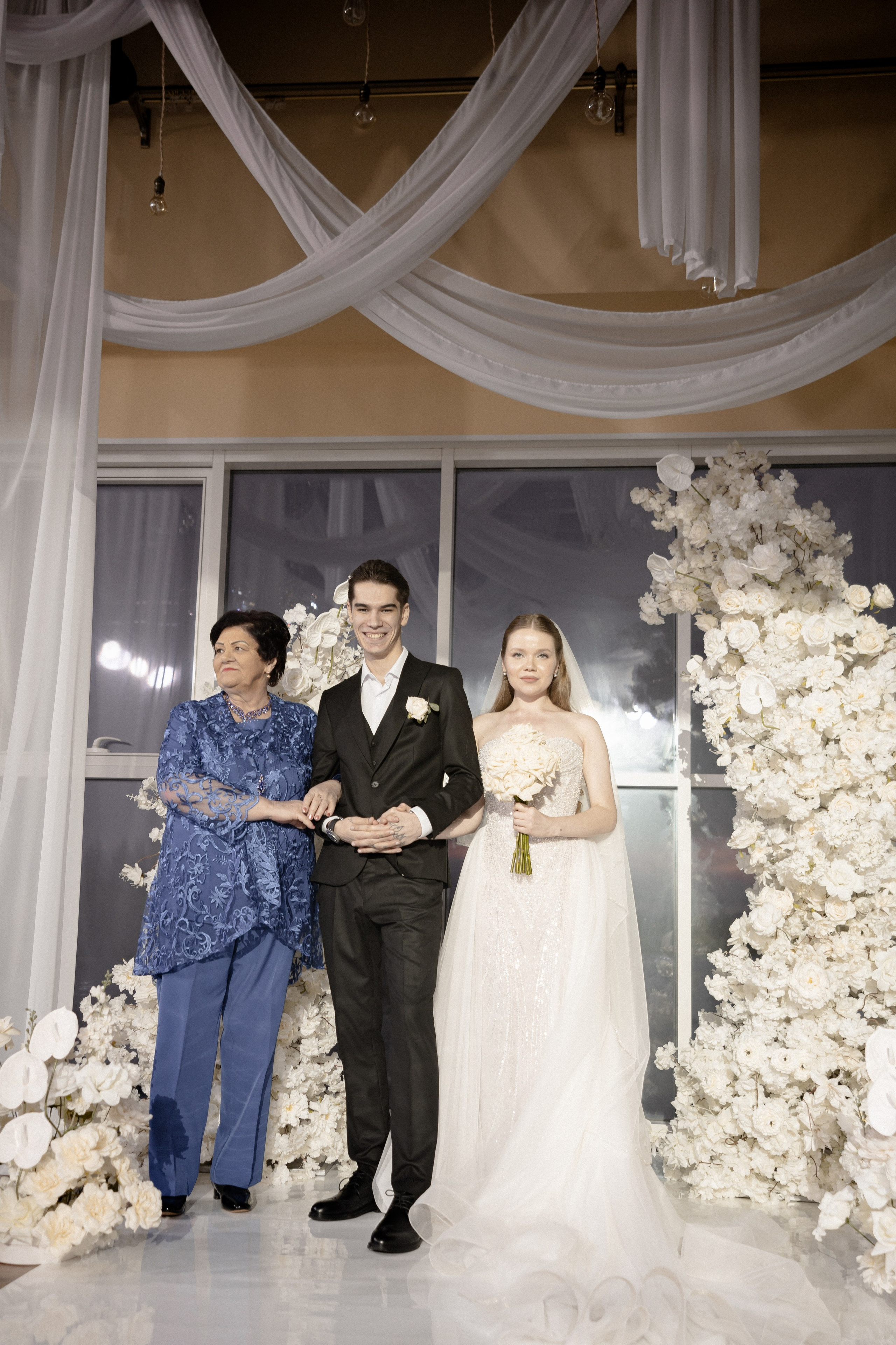 СВАДЕБНАЯ СЬЕМКА СБОРОВ В ОТЕЛЕ И ВЫЕЗД НА ЦЕРЕМОНИЮ (СНЯТО В СИБИРЕ В НИЖНЕВАРТОВСКЕ). Профессиональный фотограф, Санкт-Петербург — Виктория Богомолова