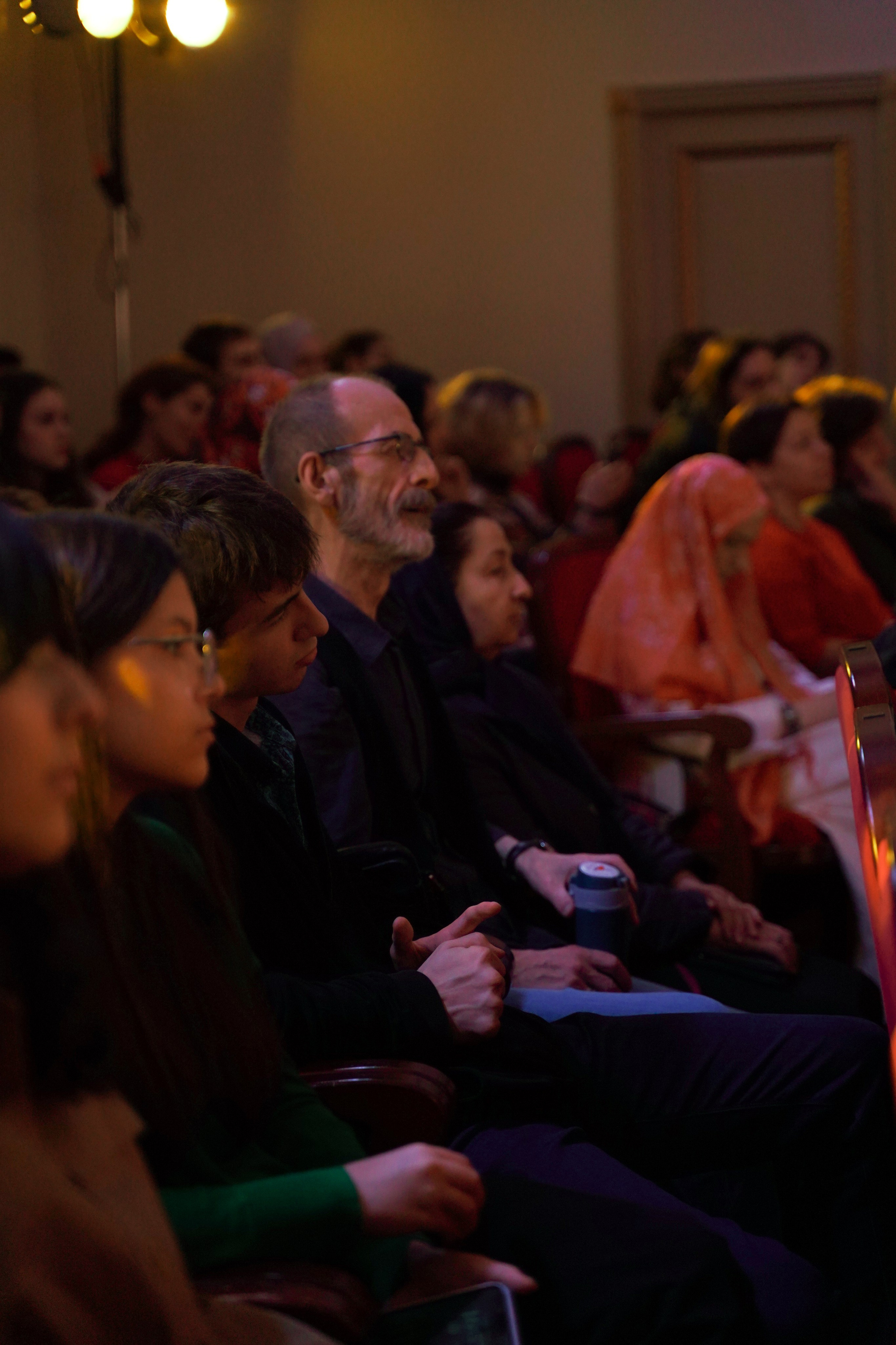 Поэтический вечер. Амина Абасова — индивидуальный фотограф в Махачкале, Дагестан