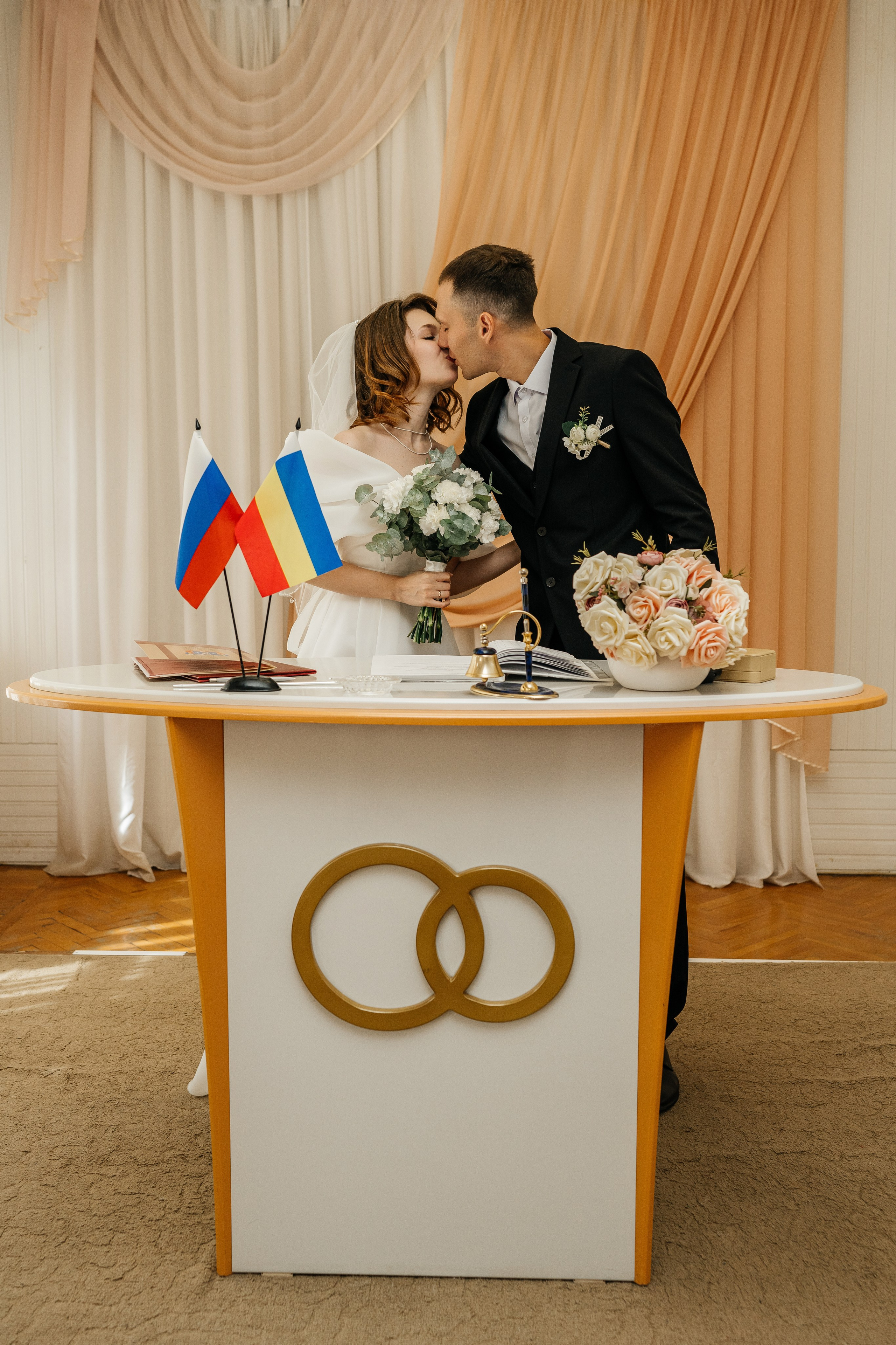 Свадебная прогулка в парке Лога. Фотограф в Каменске-Шахтинском Ольга Сагал