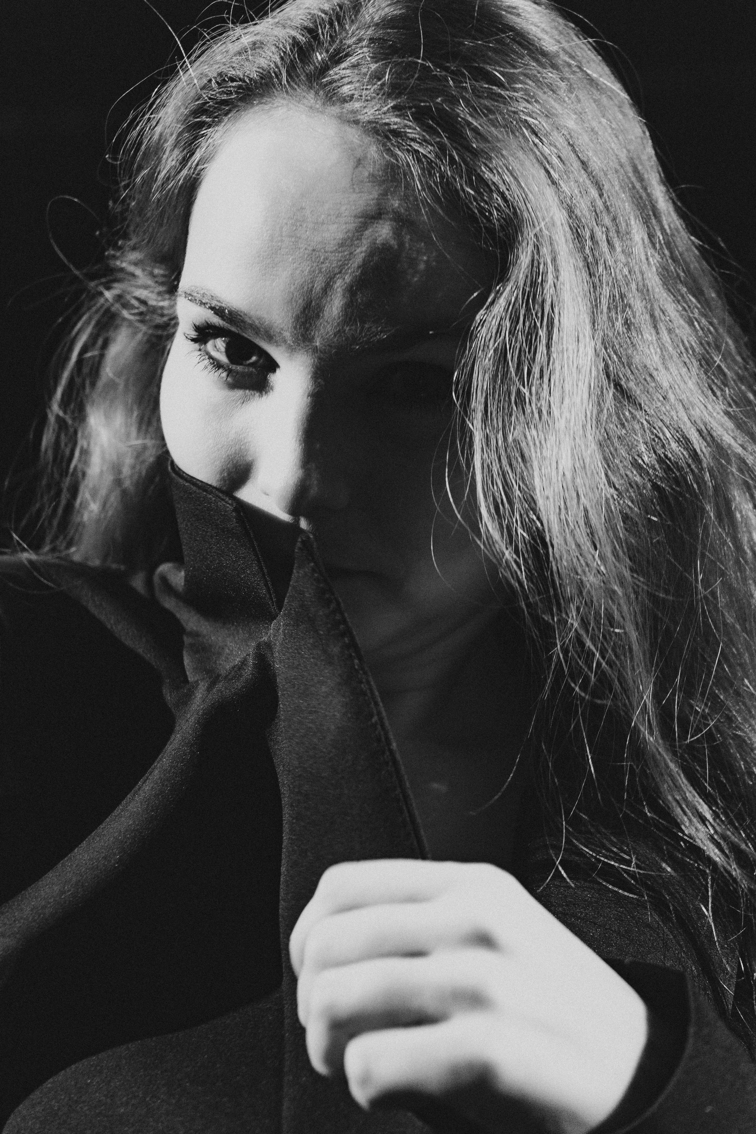 Настя — актриса театра и кино. Денис Марков — фотограф в Екатеринбурге