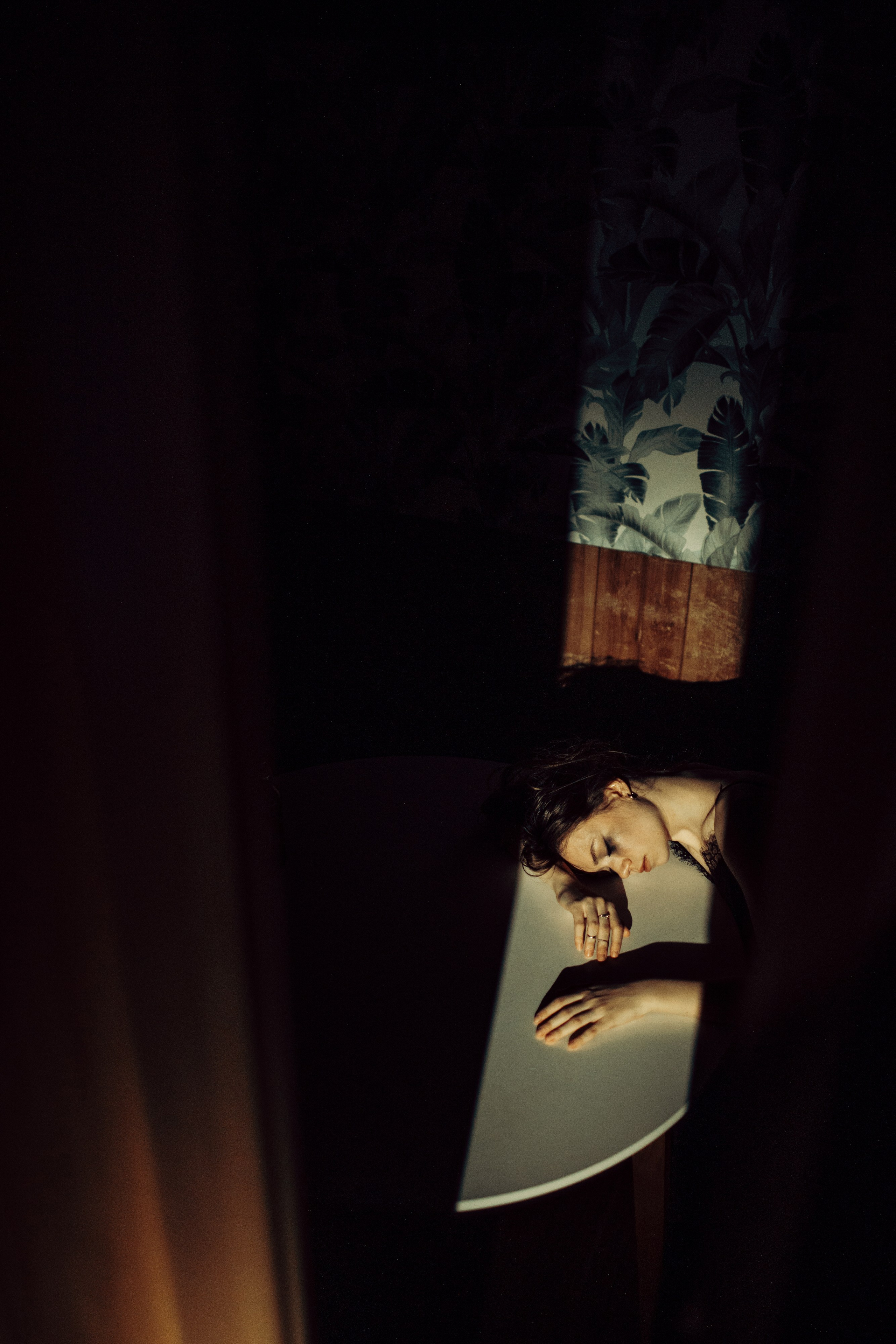 Излом. Портретный фотограф Лакшин Денис. Истории через фотографию