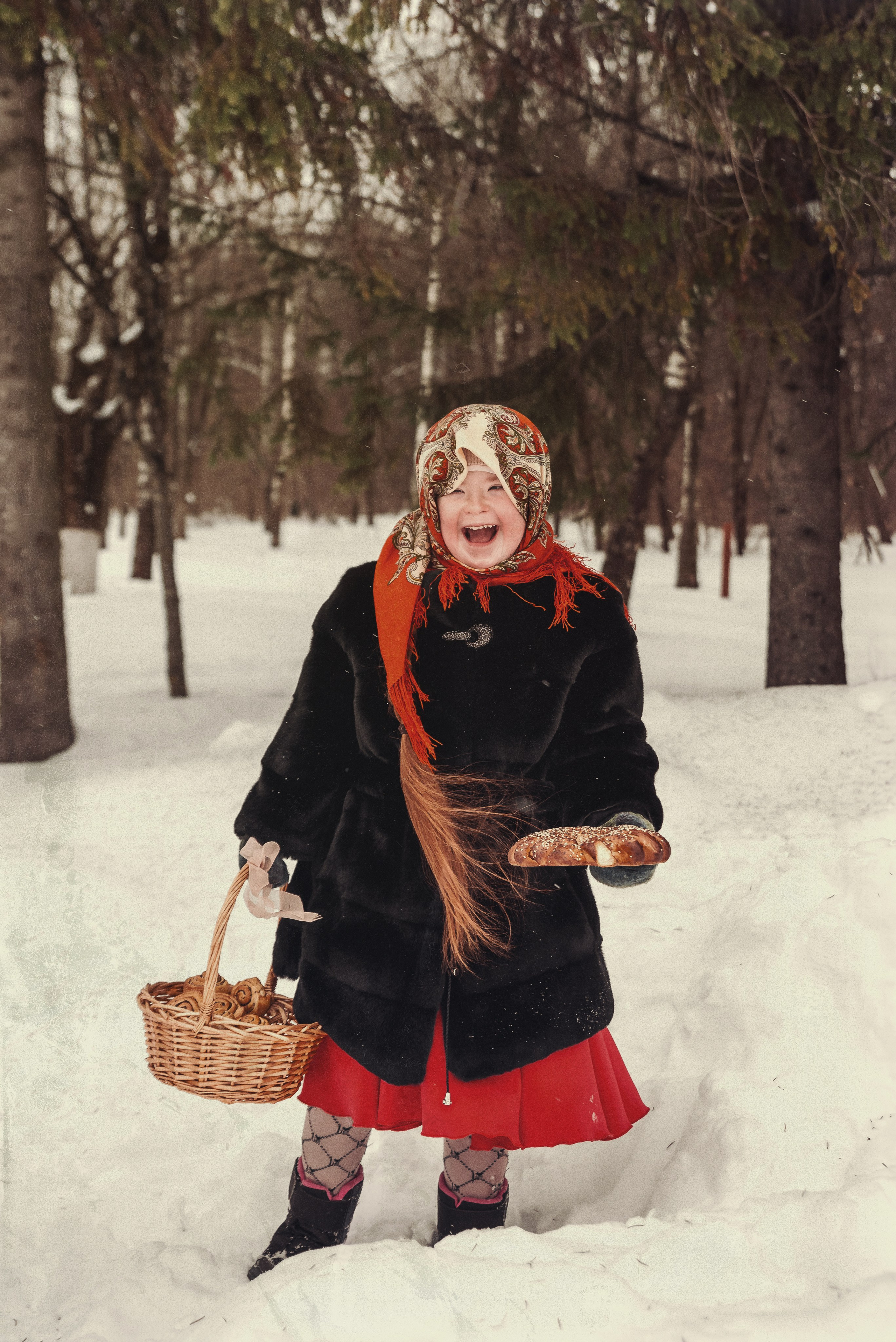 Варя и волк — по мотивам красной шапочки. Фотограф Крещение Венчание Москва