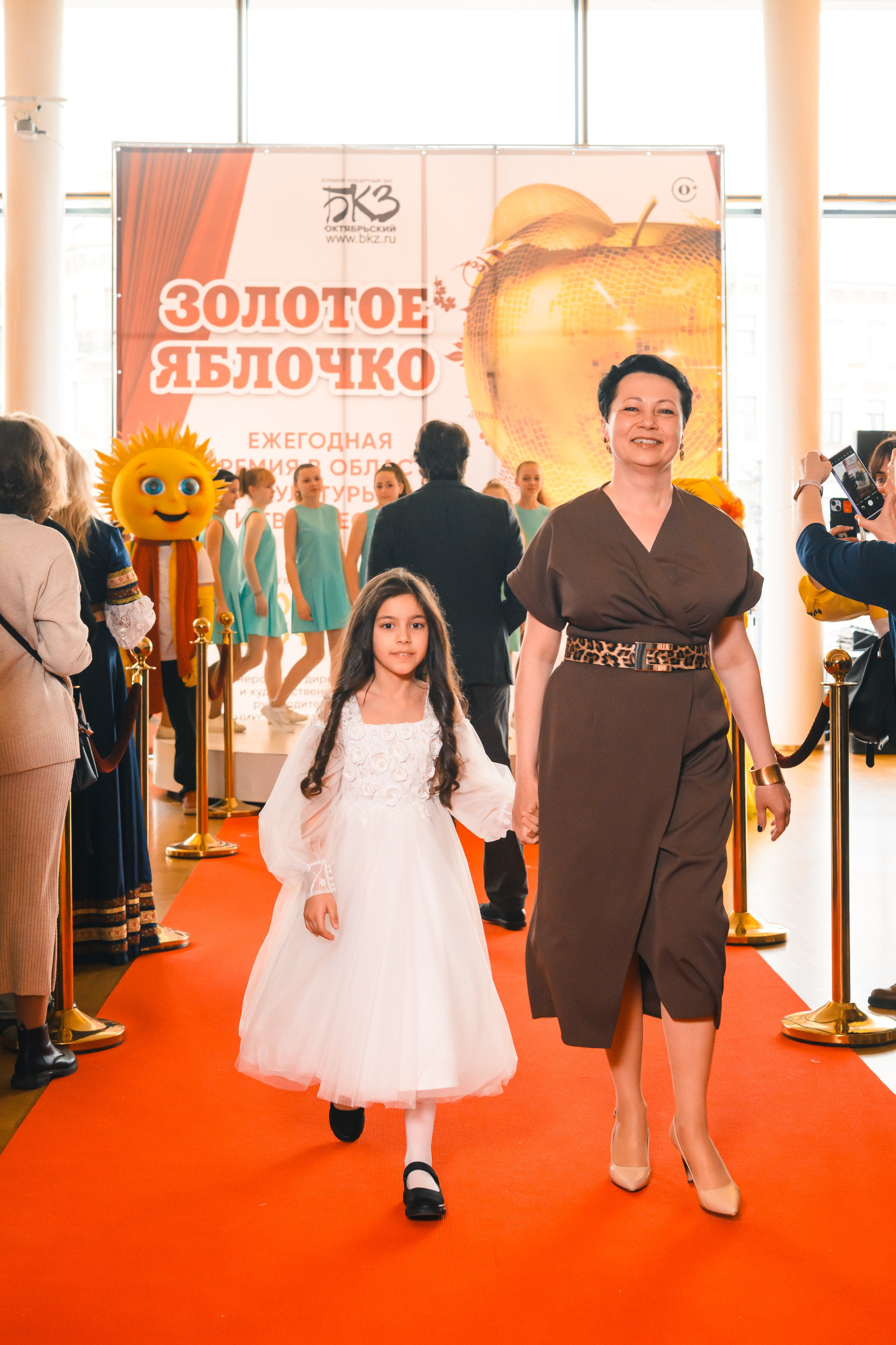 23 апреля, красная дорожка, БКЗ Октябрьский, г. Санкт-Петербург. Золотое яблочко