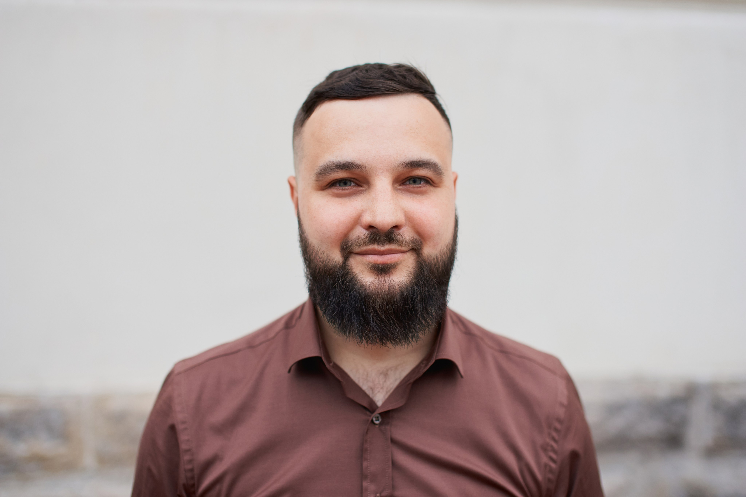 Мужская портретная фотосессия для Артема на улице. Репортажный и женский фотограф в Новосибирске