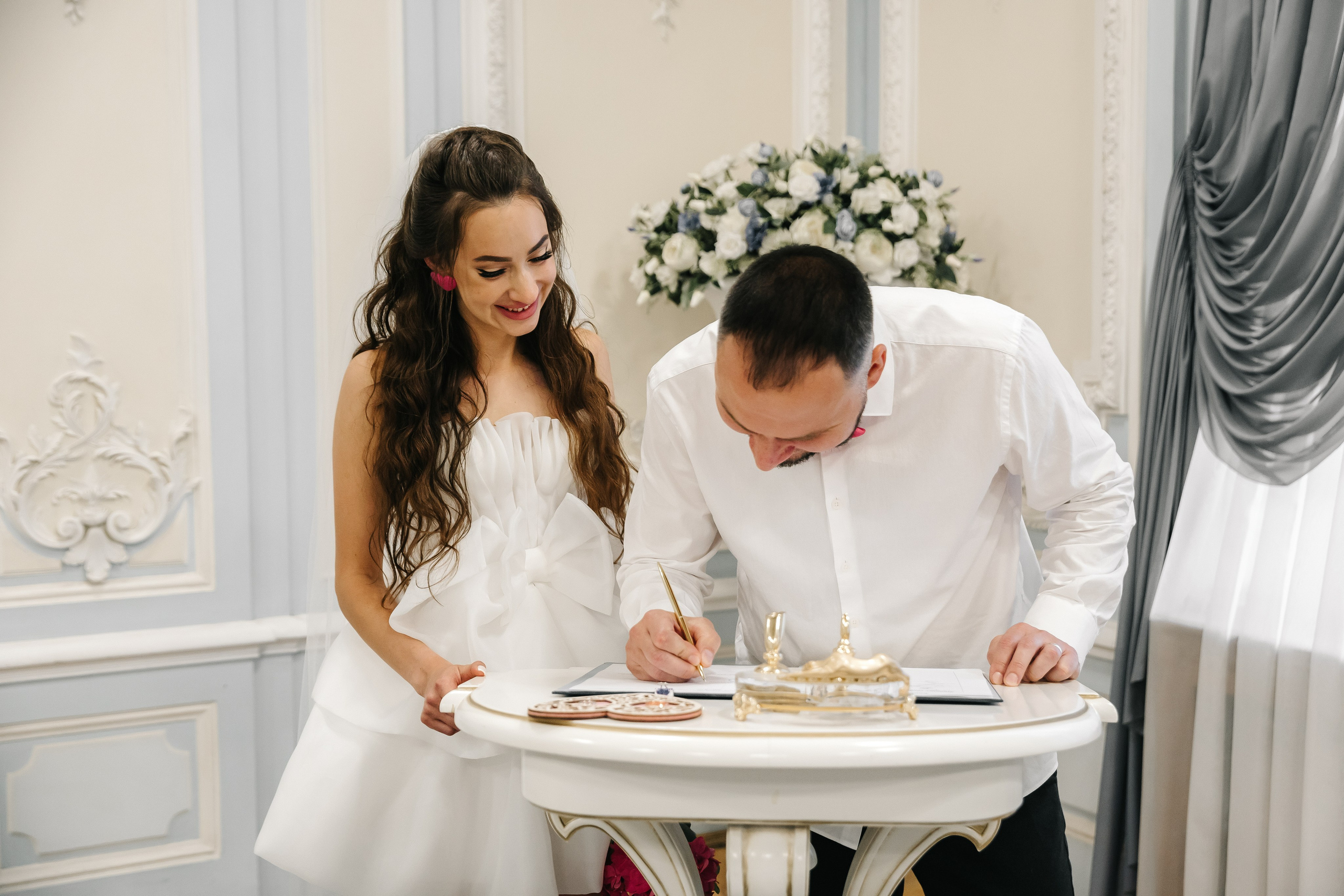 ДВОРЕЦ № 2 | Июль, кабриолет, академия Штиглица. Свадебный фотограф в Санкт-Петербурге Полина Корзухина