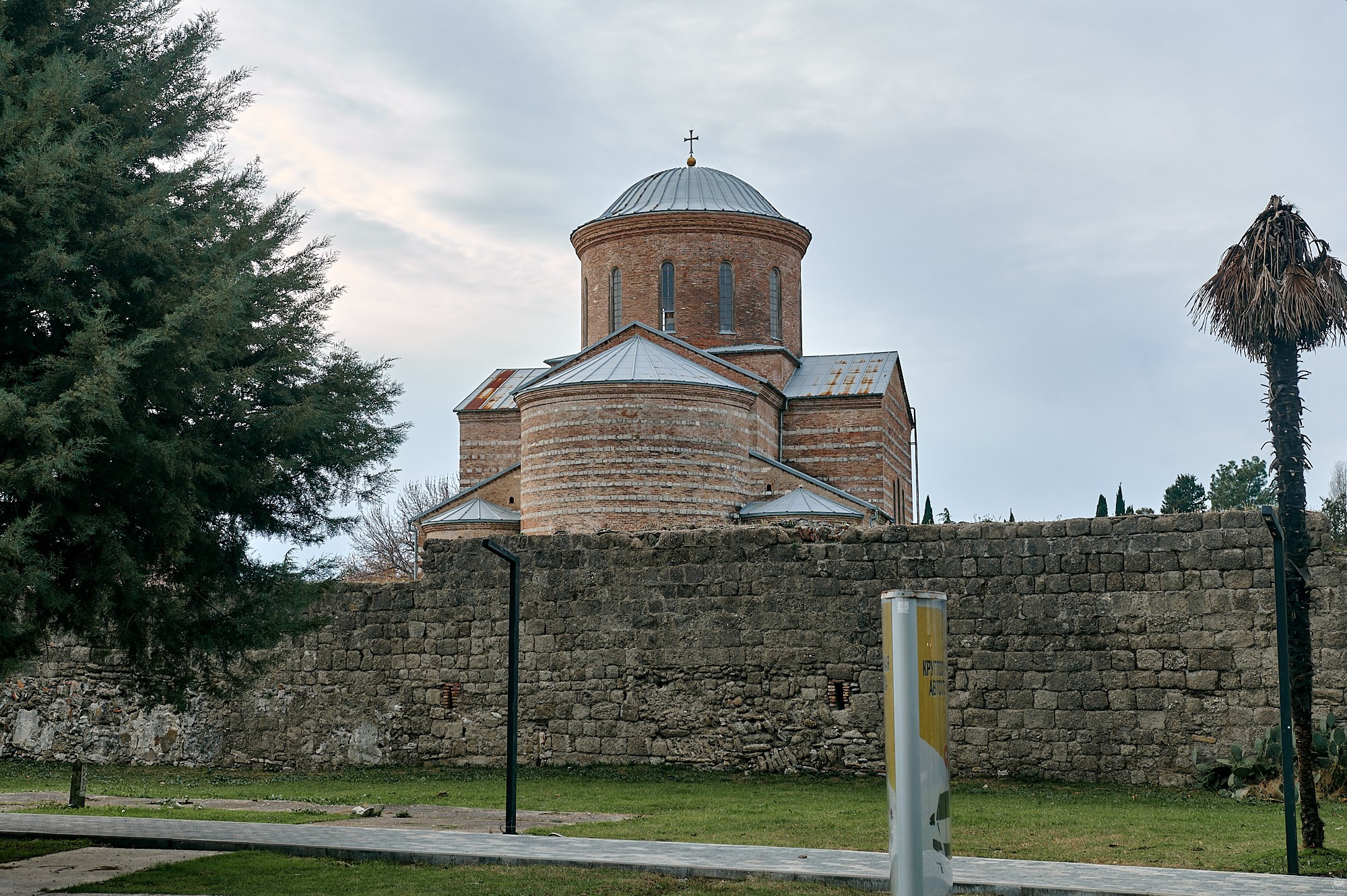 Пицунда, Абхазия. Декабрь 2024. Фотографии отовсюду и обо всем
