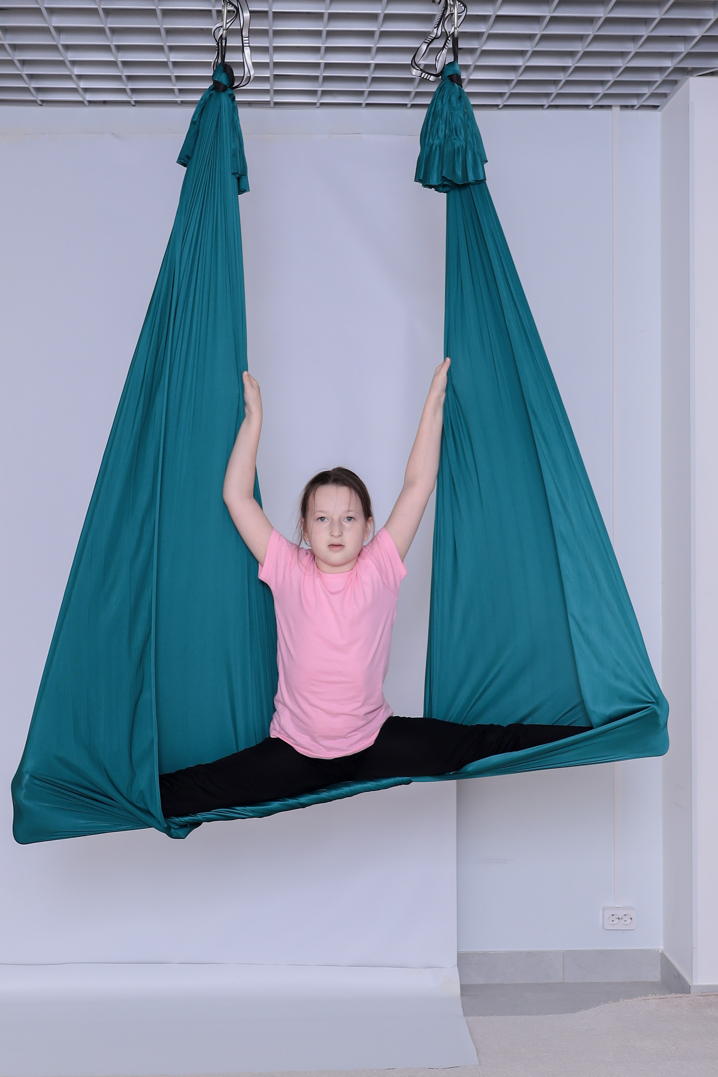 Детская аэройога. Фотограф Надршина Лилия