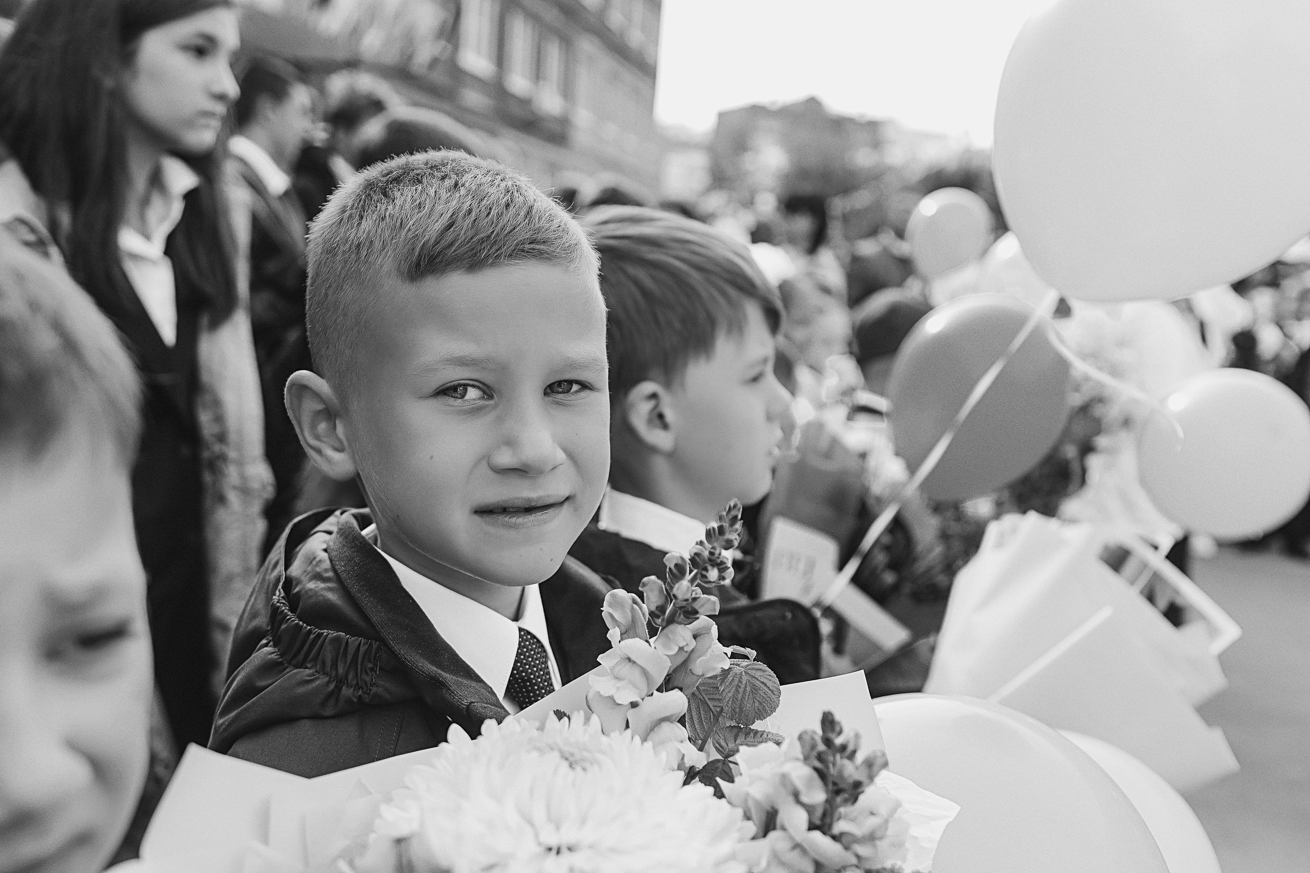 1 сентября линейка+кл час+портреты. Семейный фотограф Тюмень, фотограф на роды Салмина Мария