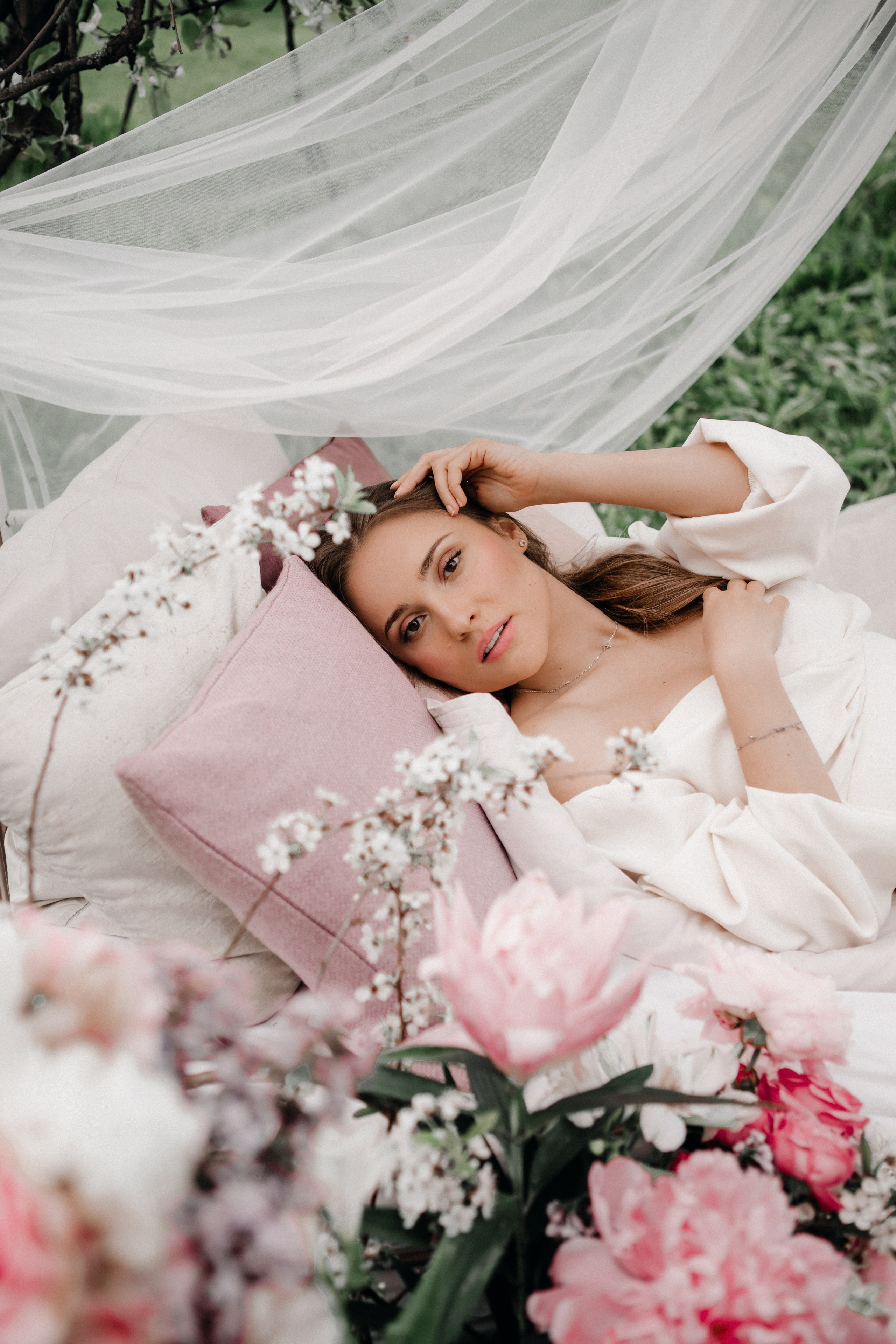 Юлия. Цветущий сад. Фотограф в Москве Ольга Сатони