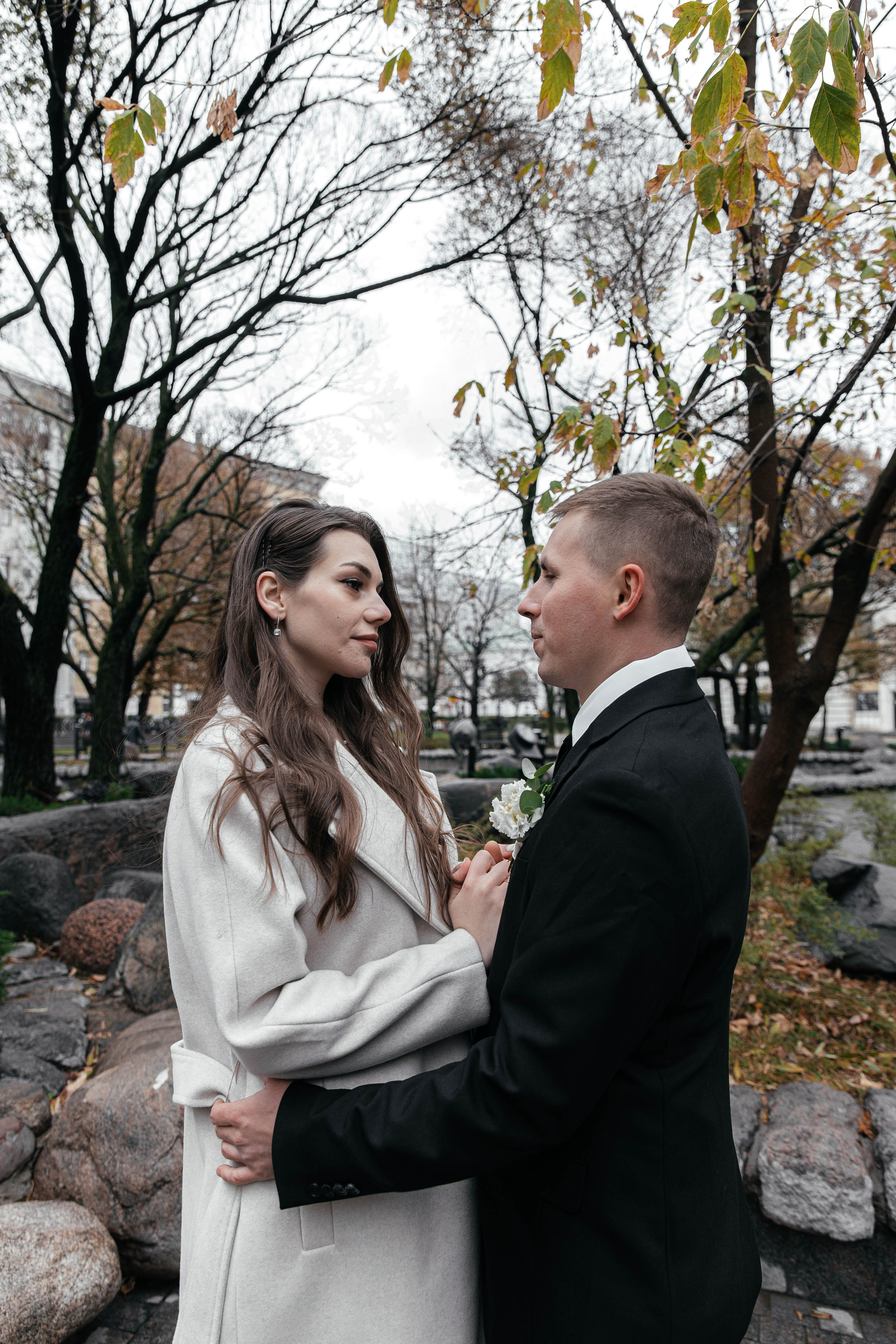 Прогулка под дождём. Свадебный фотограф в Москве