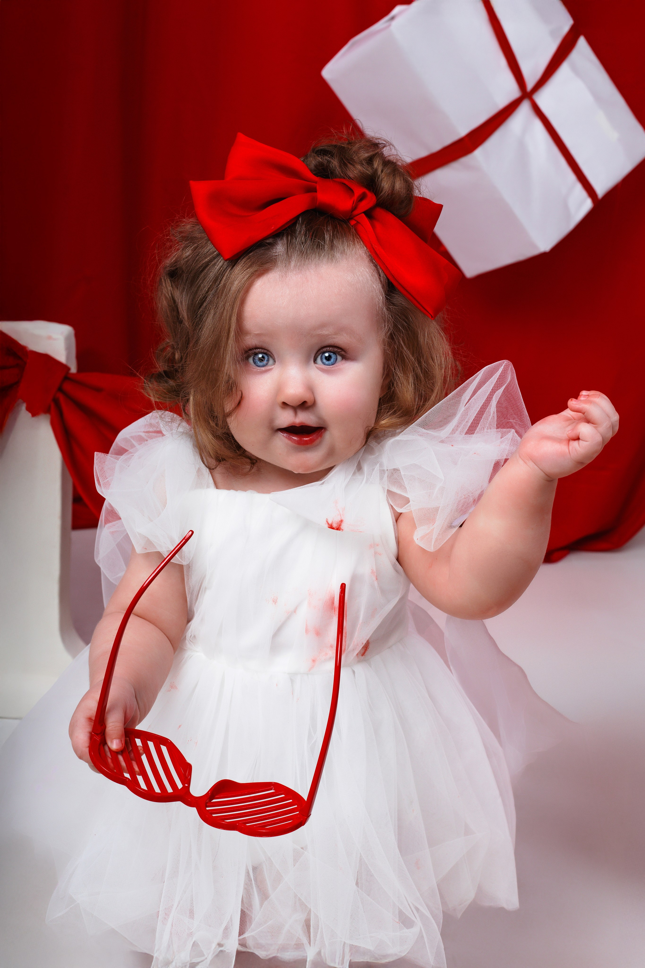 Профессиональная фотосессия на годик девочке в фотостудии в Сочи. Детский студийный фотограф Сочи