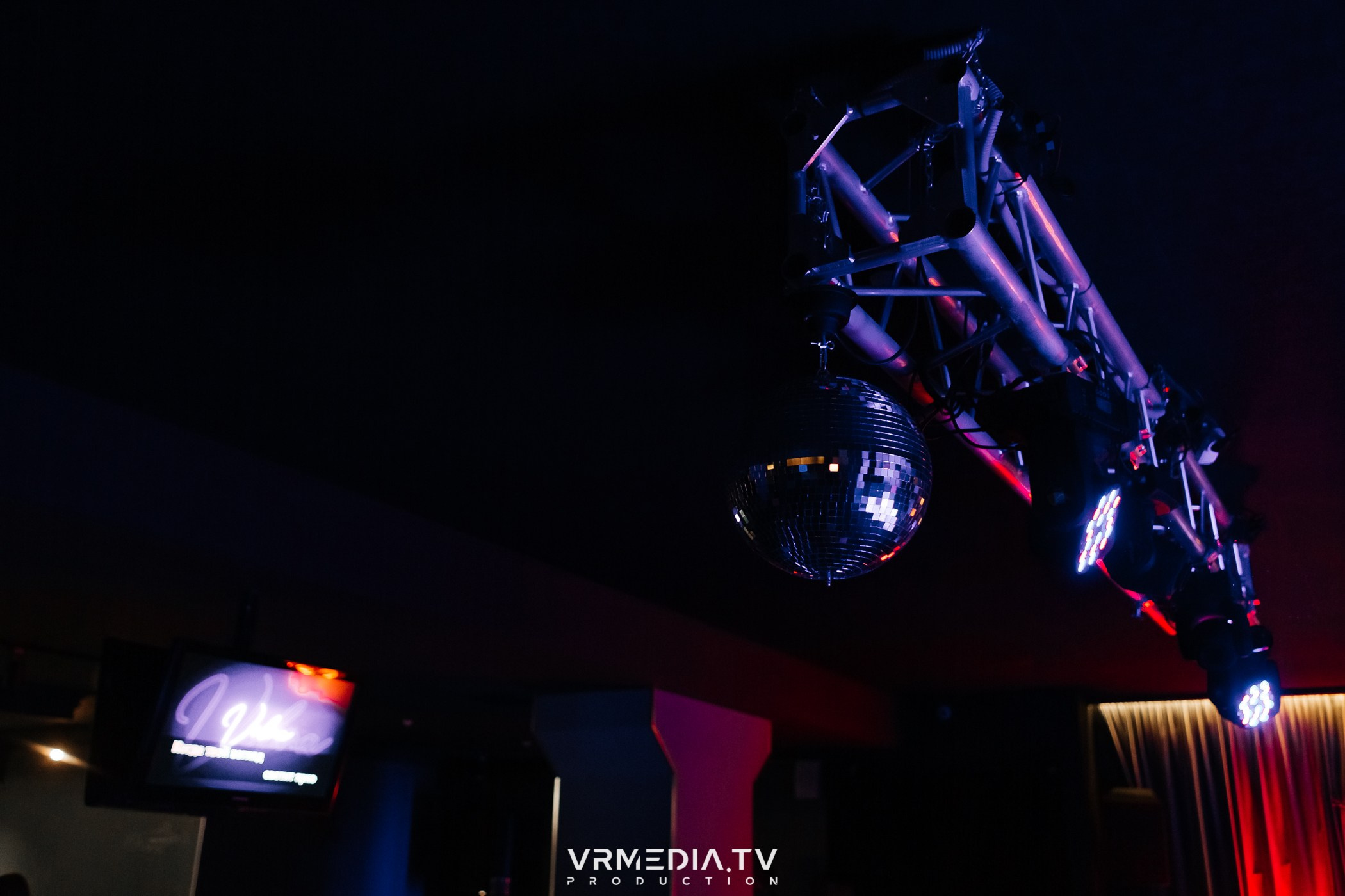 POP-STAR PARTY в караоке-баре «Volna»