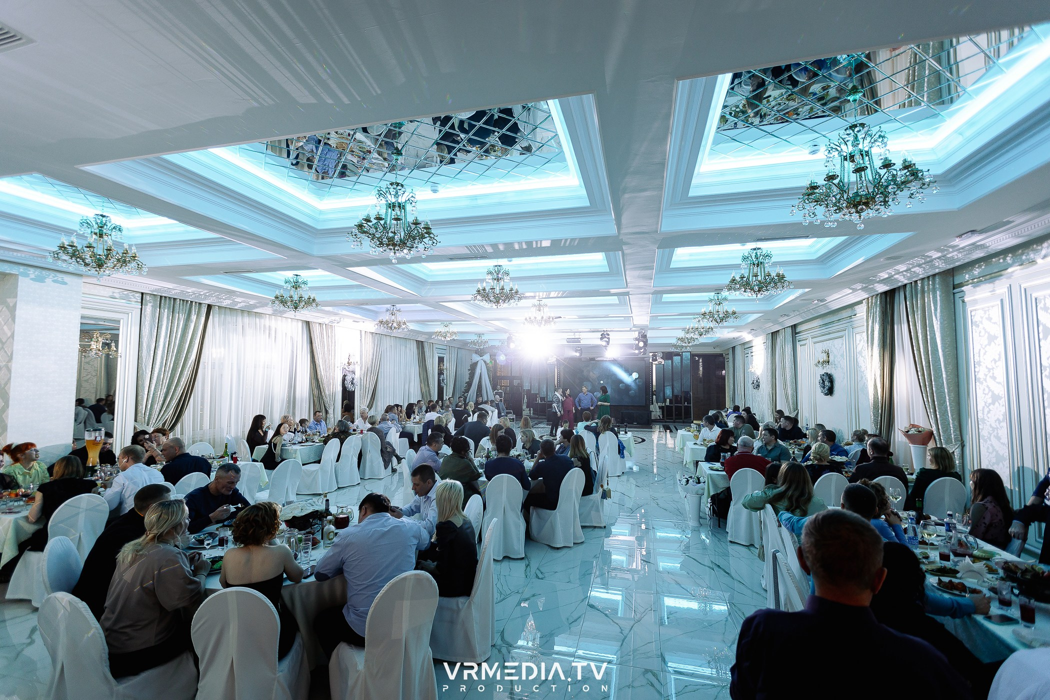 Новогодний вечер в ресторане «Лазурный Берег»