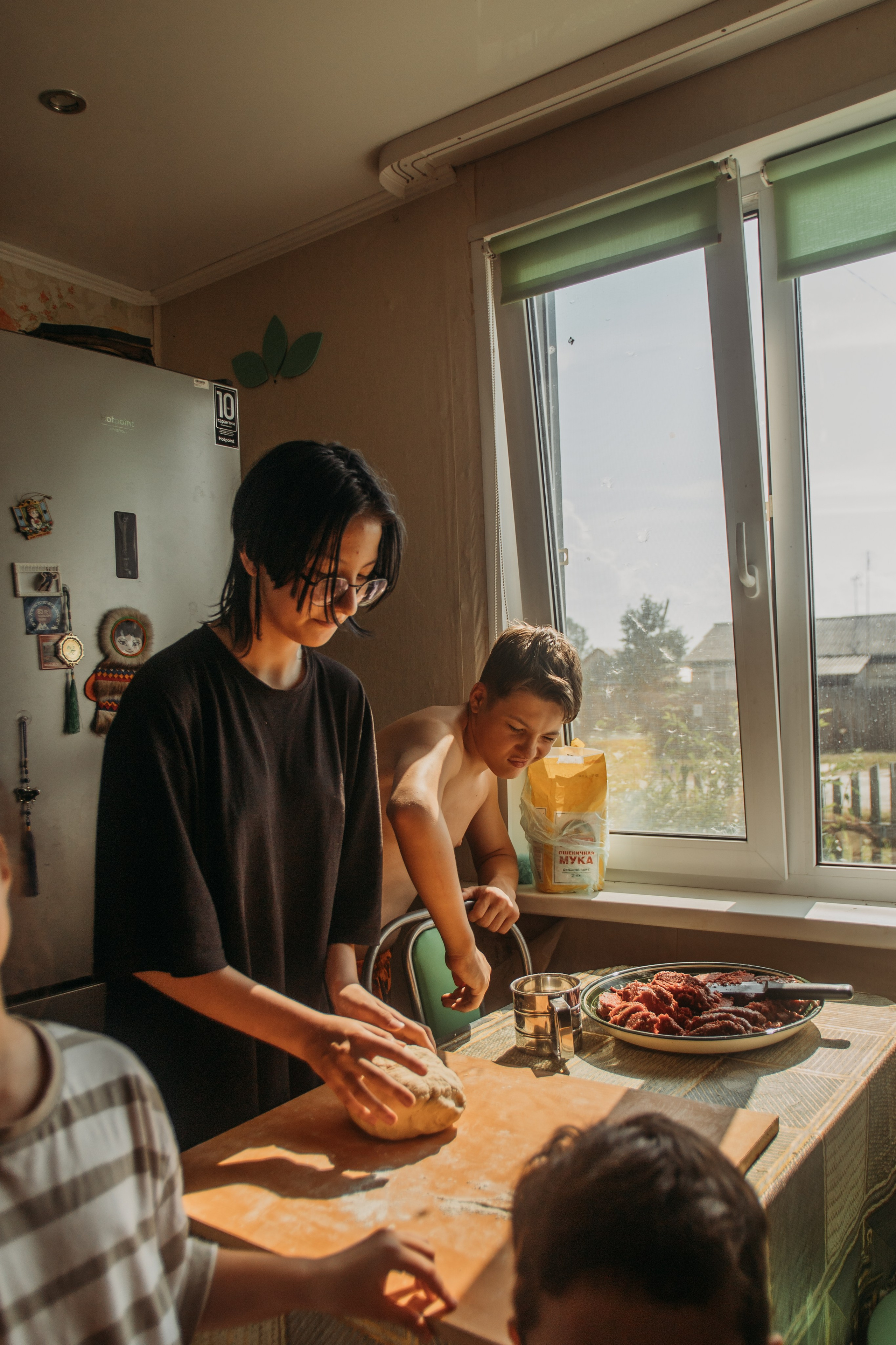 Домашняя фотосессия моей семьи. Венера Гайн. Репортажный фотограф  Тюмень. Обучение фотографии с 0
