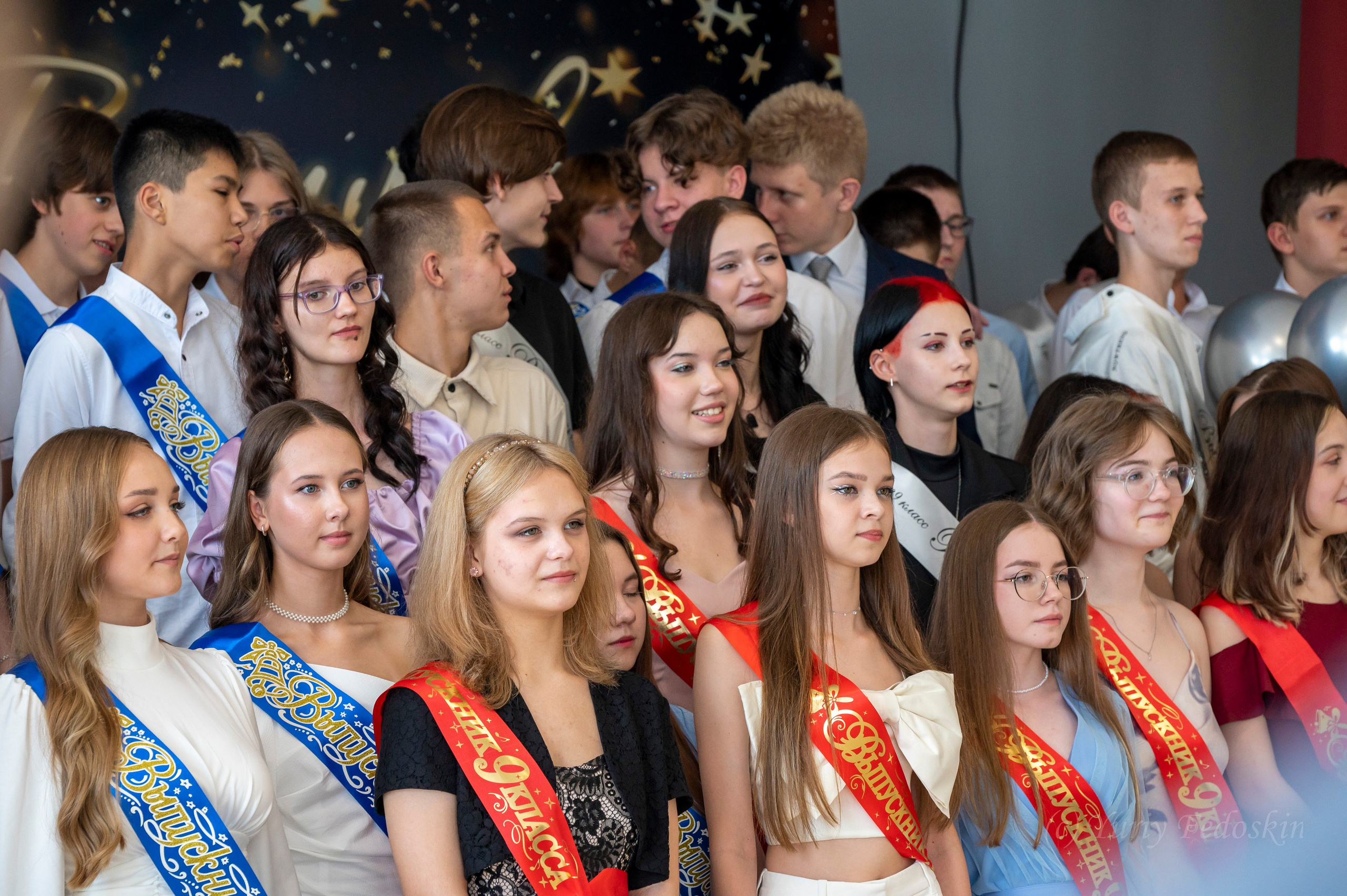 Репортаж о выпускном 9 классов в школе № 7 города Королёва, 26.06.24г. Профессиональный фотограф интерьеров в Москве Юрий Федоскин
