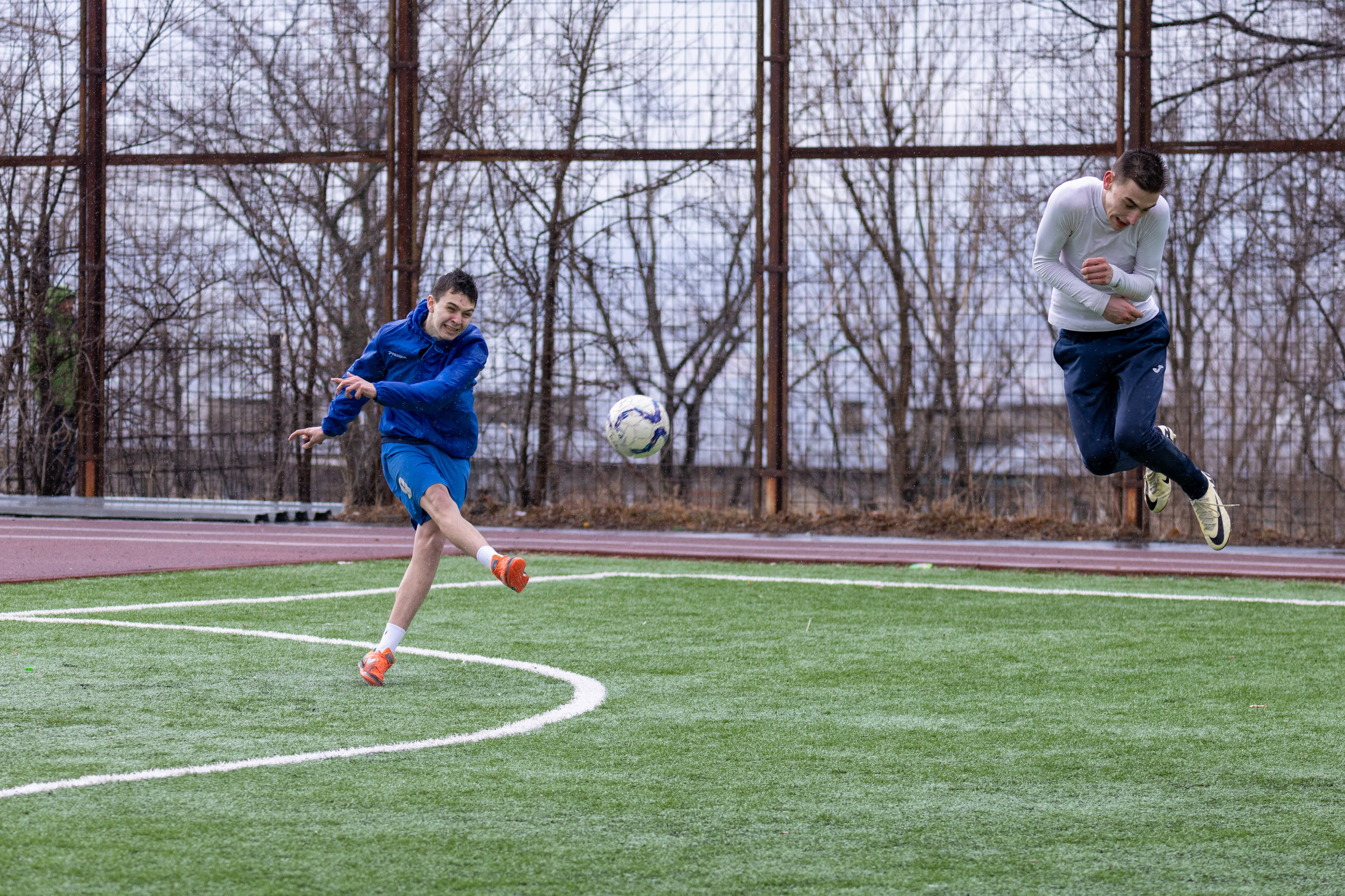 Товарищеский матч по футболу между ФК «Молодая Гвардия» и ФК «Культура». Олег Катакинов| Репортажный фотограф в городе у моря (Владивосток)