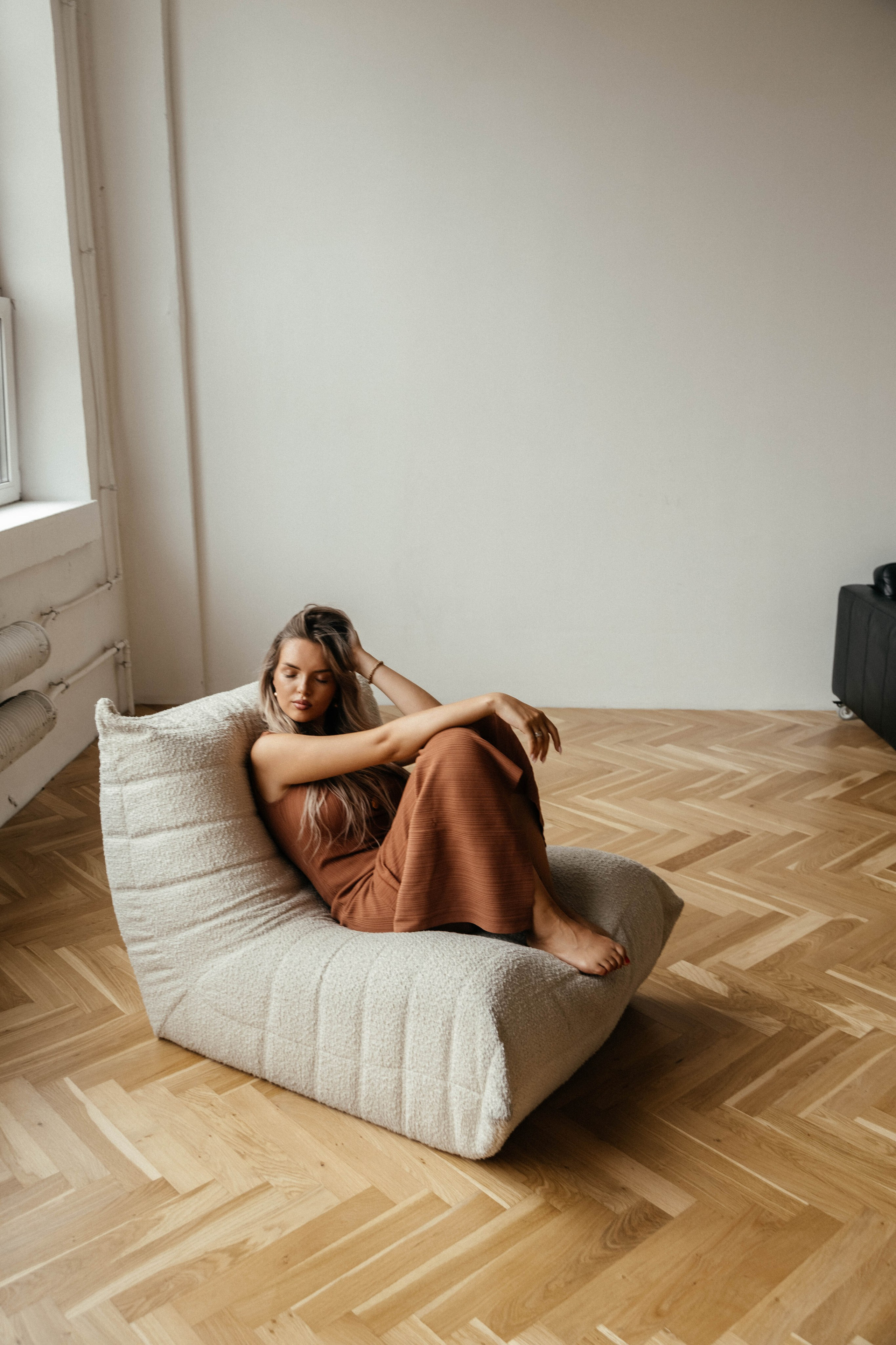 Катя. Минимализм в студии. Фотограф Ксения Третьякова, Санкт-Петербург