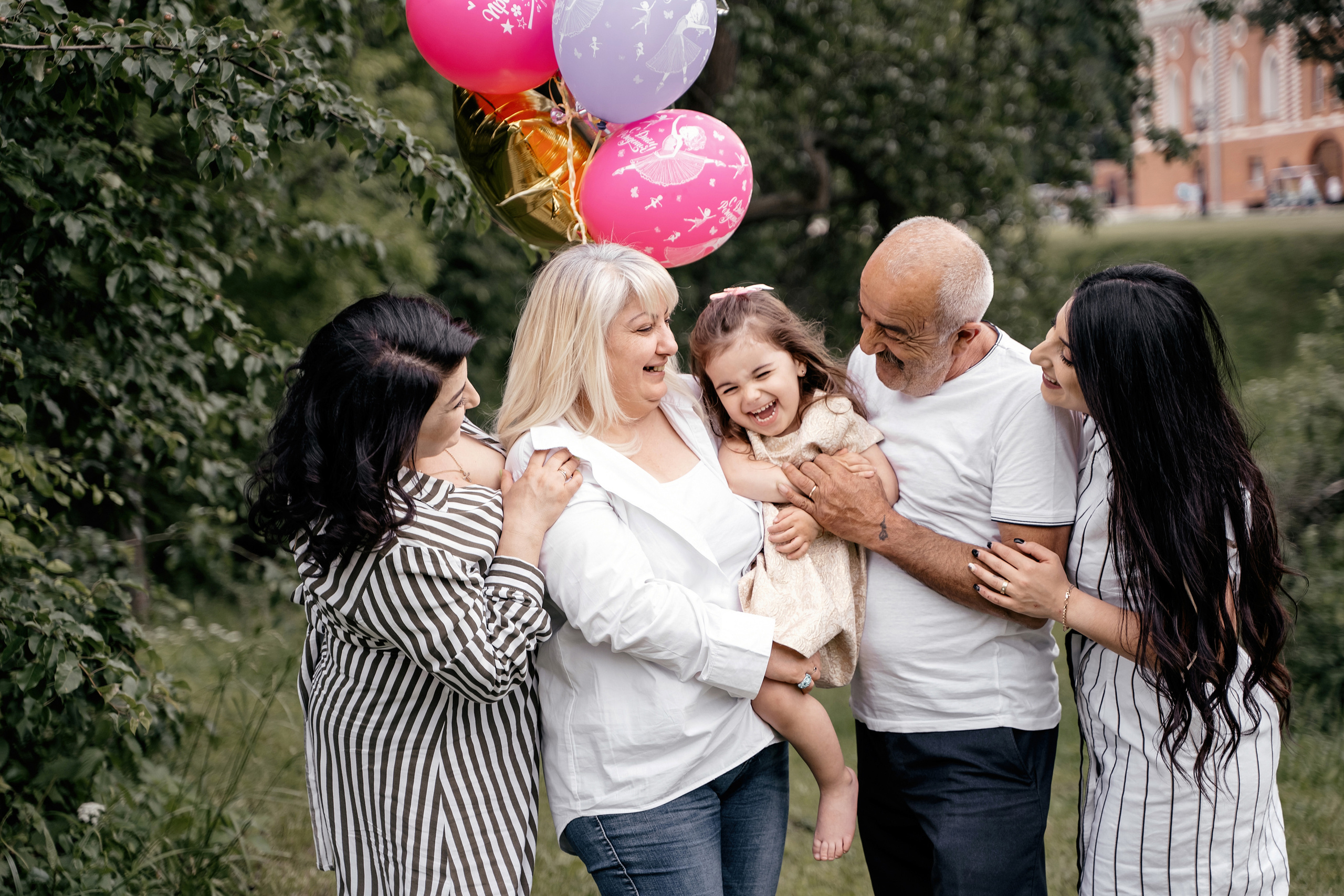 Домашняя семейная фотосессия в Москве, Домодедово, Видное, Бутово, Щербинка. Семейный фотограф Москва и Московская область. Семейная фотосессия на природе. Фотосессия детского праздника. Фотосессия юбилея. Фотосессия в день рождения. Фотограф на годик ребенку. Детский фотограф. Фоторепортаж семейного праздника. Детский фотограф Москва.