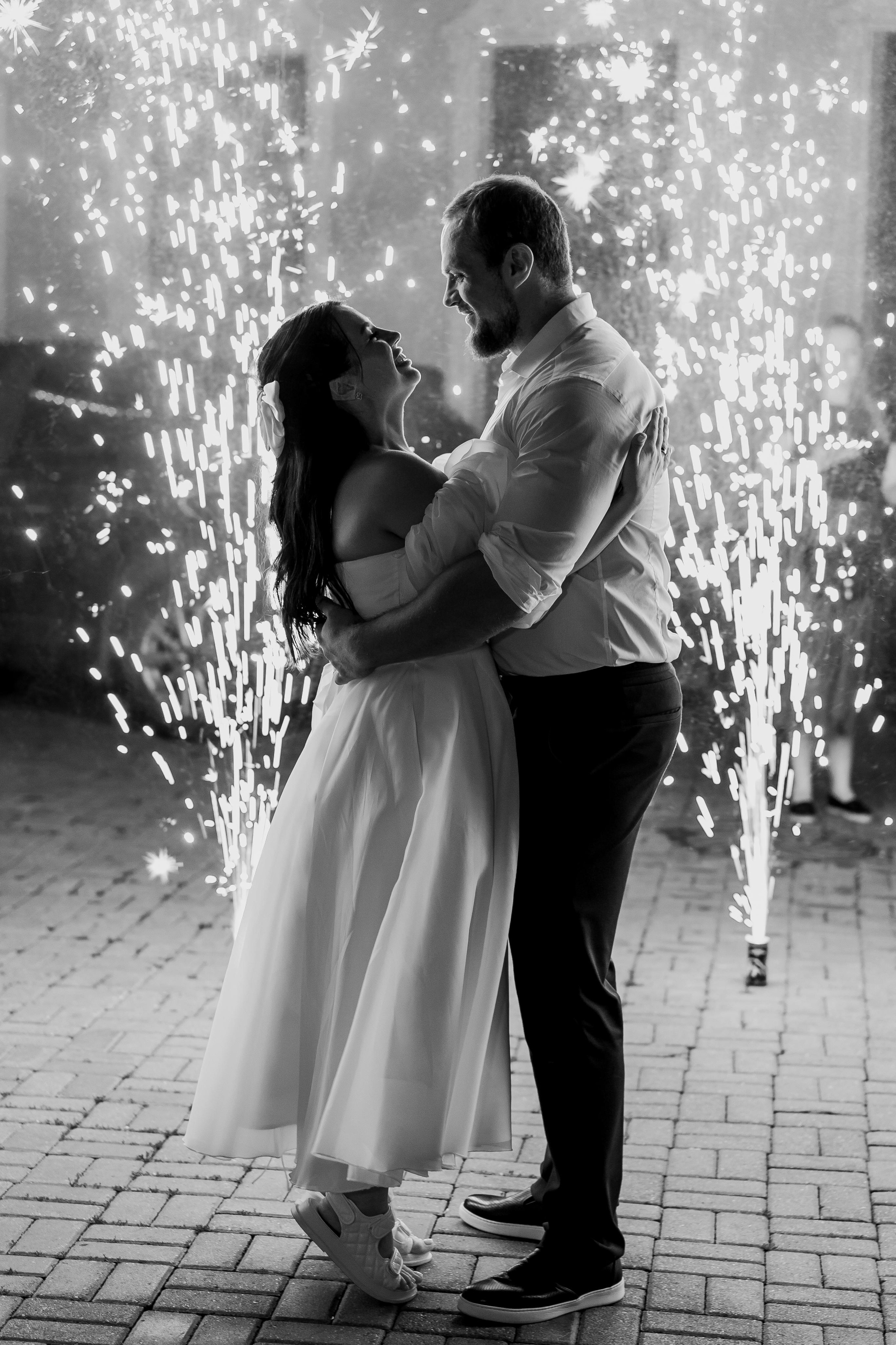 Свадебная фотосессия. Бенгальские огни. Индивидуальный и семейный фотограф в Москве и городе Видное. Свадебный фотограф в Москве. Свадебный фотограф в Московской области. Свадебная фотосессия 2023. Заказать свадебную фотосессию. Фотограф недорого. Красивые свадебные фотографии. Душевный фотограф. Фотограф Видное. Фотограф Домодедово. Фотограф Бутово. Фотограф Москва. Фотограф Царицыно. Свадебная фотосессия в Царицыно. Семейная фотосессия. Контент-фотосессия в Москве. Контент-фотограф. Визуал для эксперта. 